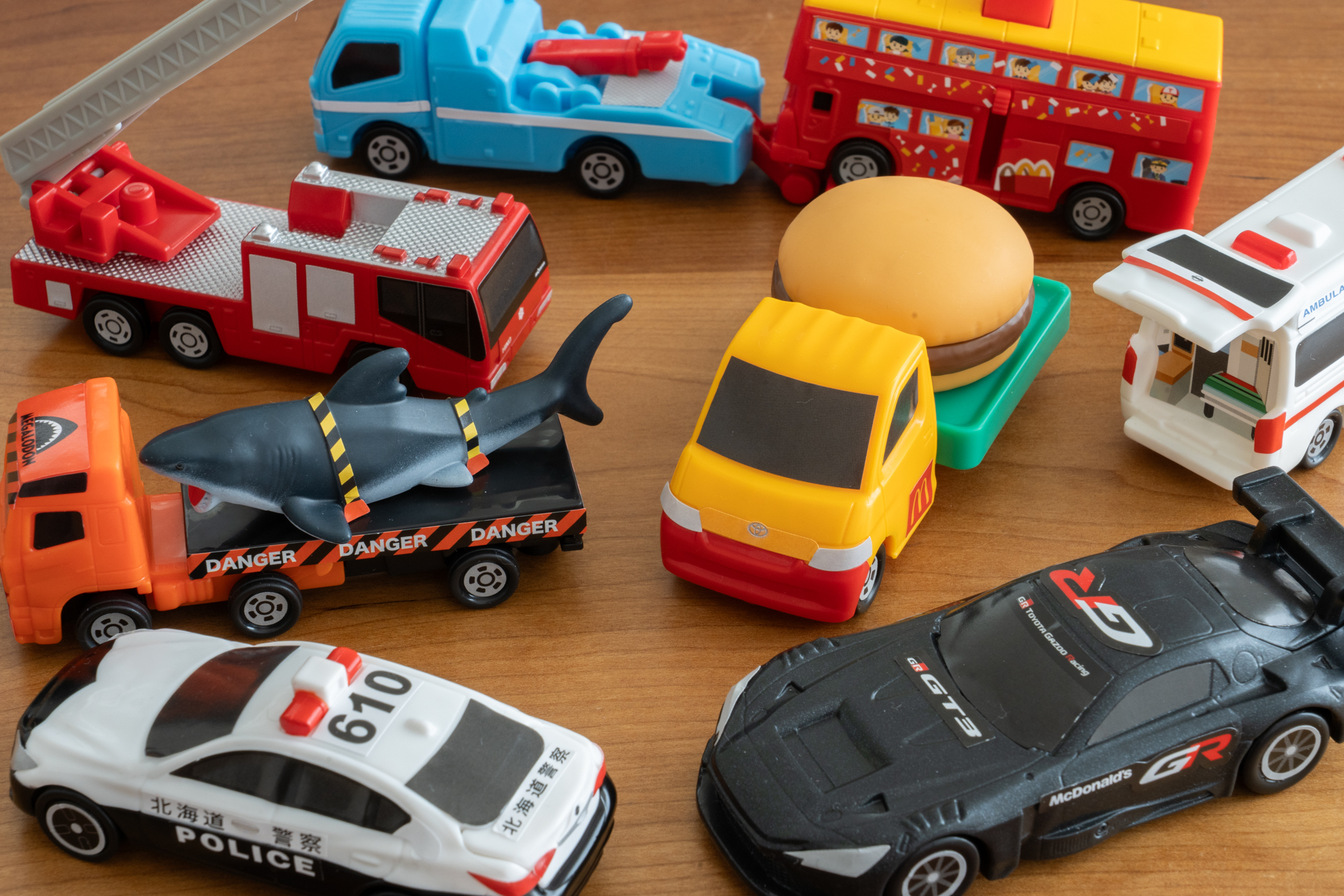 今年もハッピーセットに「トミカ」が登場