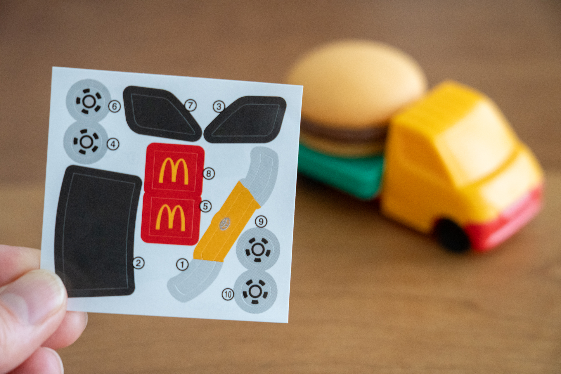 シール貼り難易度は低い