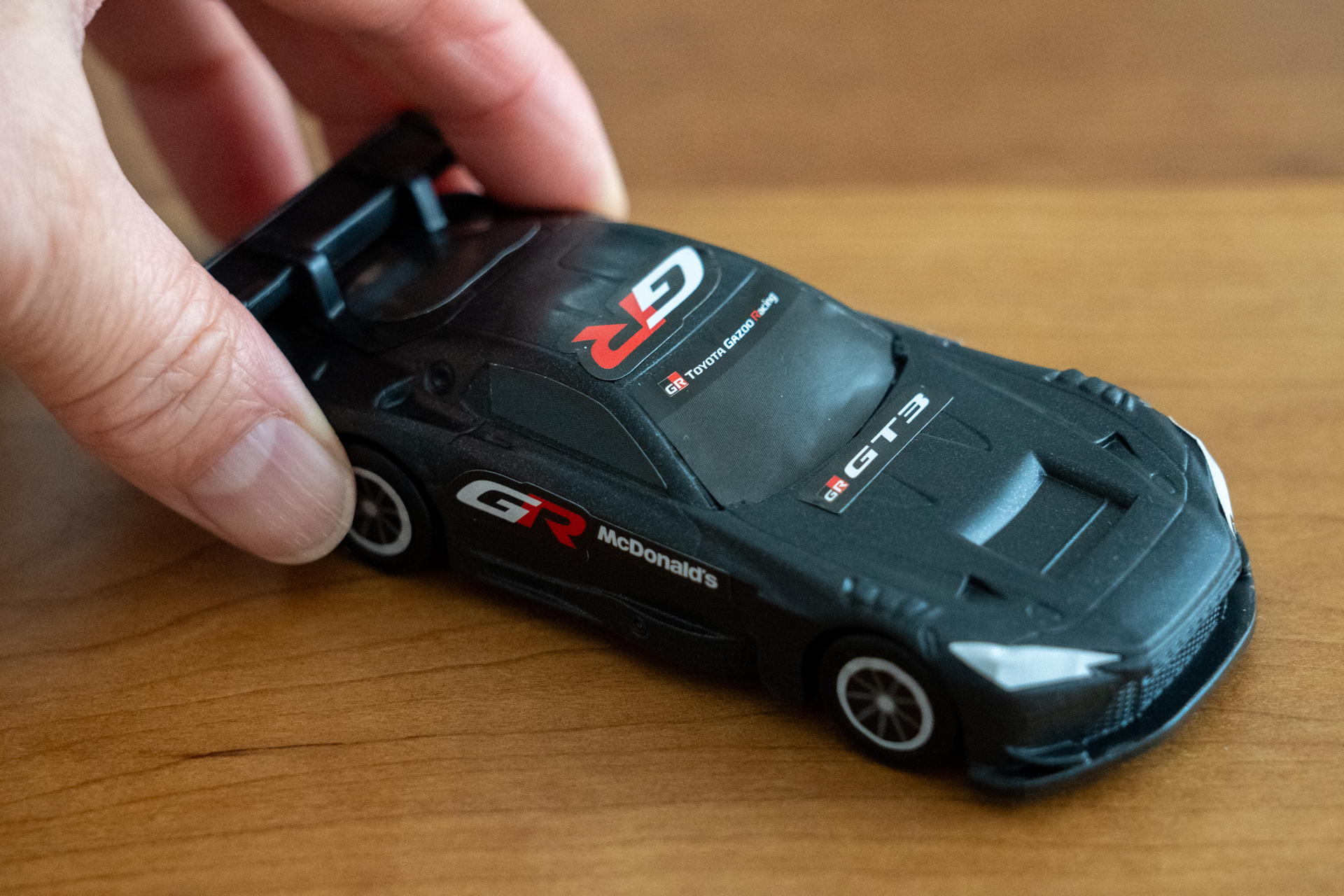 次世代のフラッグシップ・レーシングカーを手転がしで遊ぼう