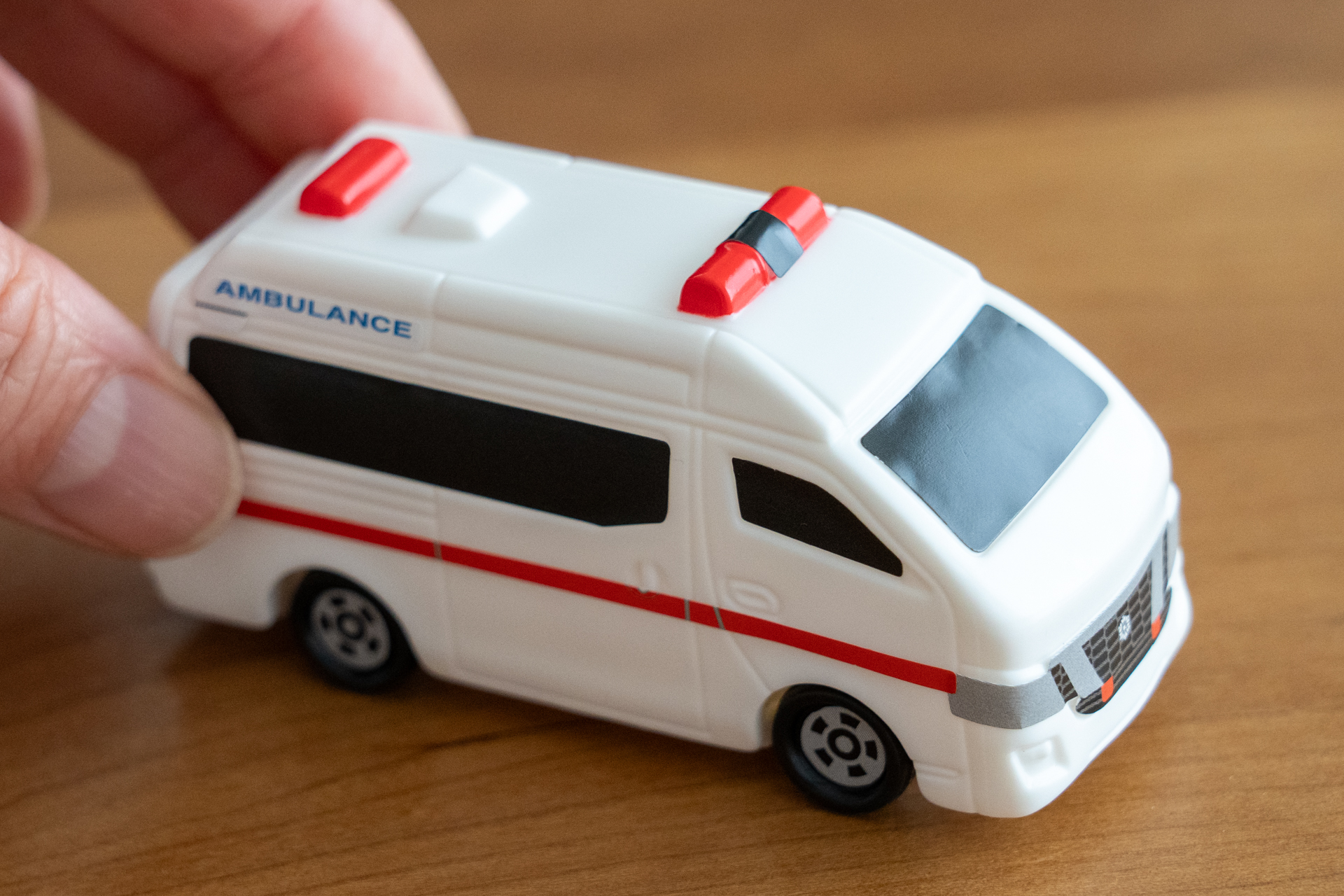 「日産 NV350 キャラバン」をベースにした救急車