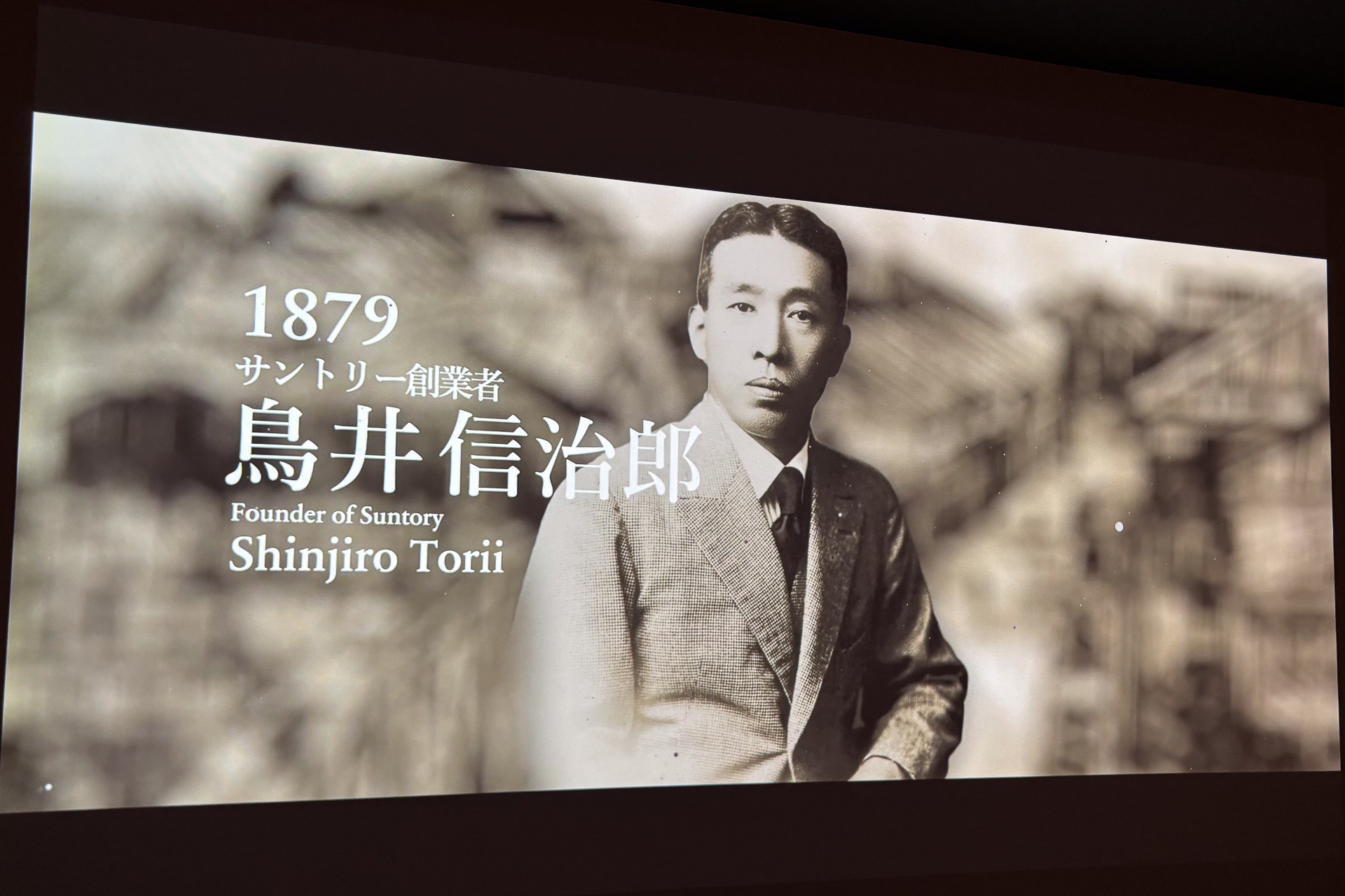 「はじまりのラウンジ」で工場の歴史に触れることができる