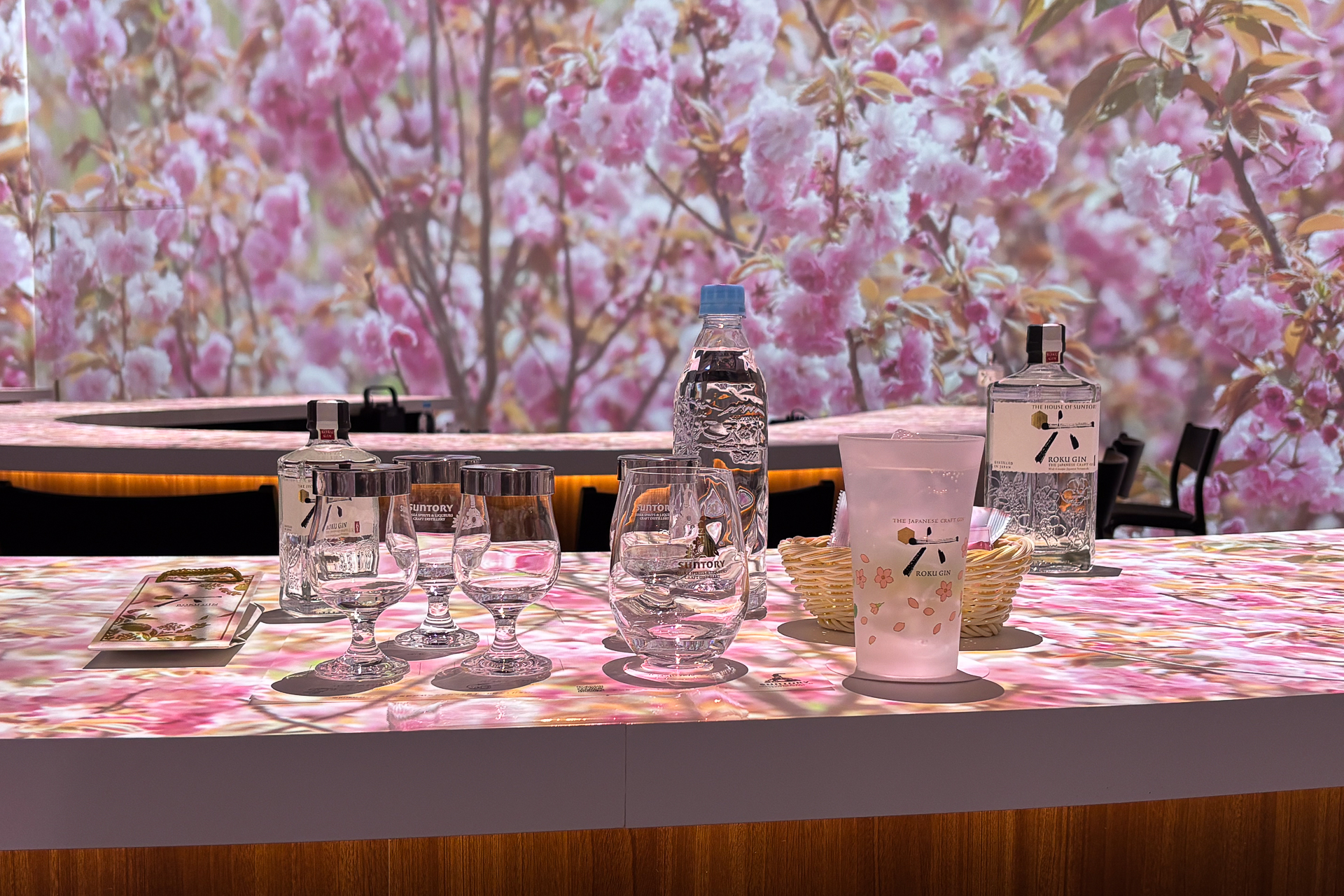 「ROKU〈六〉」の原料酒もテイスティングできる