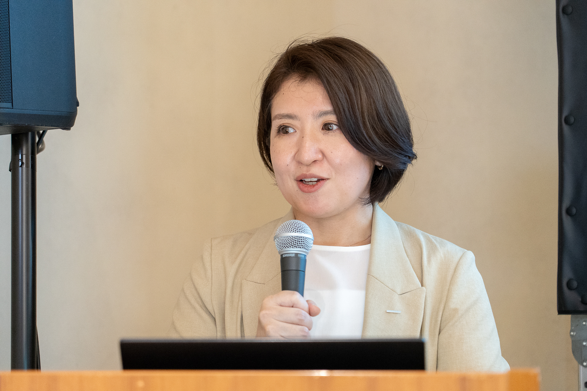 ドリンクスマイル活動について説明したサントリーホールディングス コーポレートマネジメント推進部　細川七奈氏