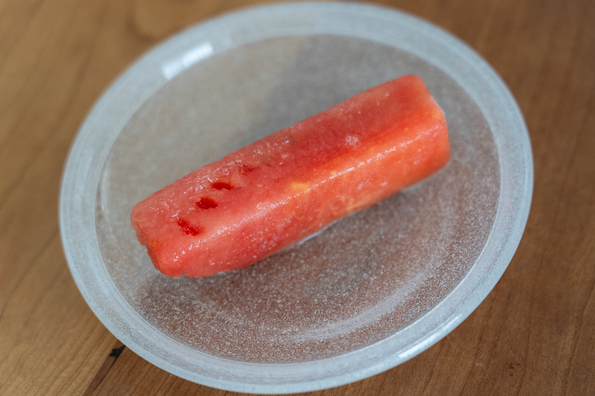  パッケージには「種ありすいかを使用。表面の種のみ取り除いております」と書かれています