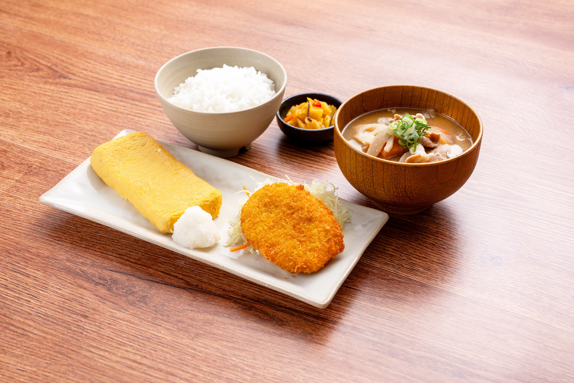 「こだわり豚汁と玉子焼きの定食」（990円）
