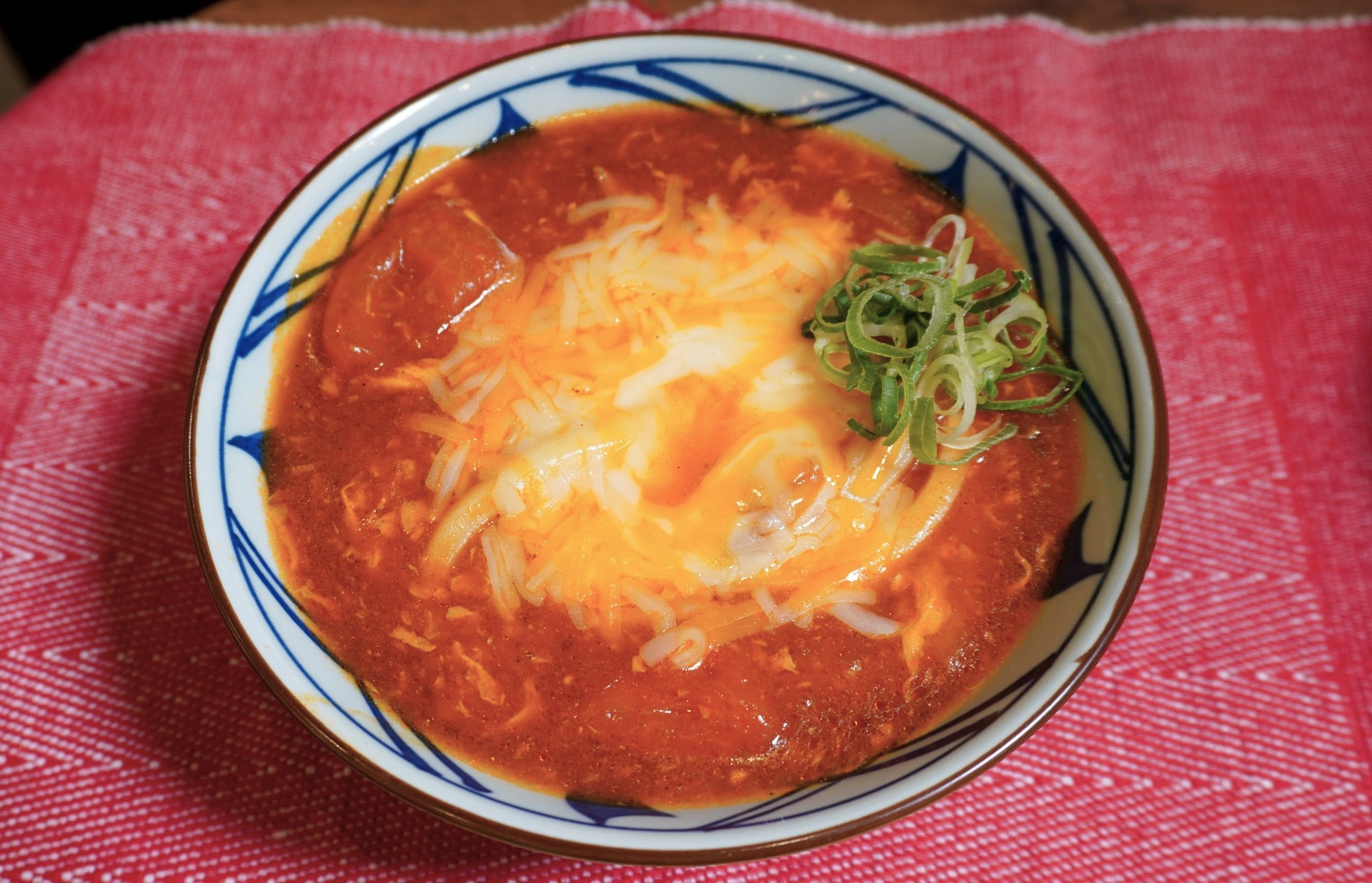 とろける3種のチーズトマたまカレーうどん