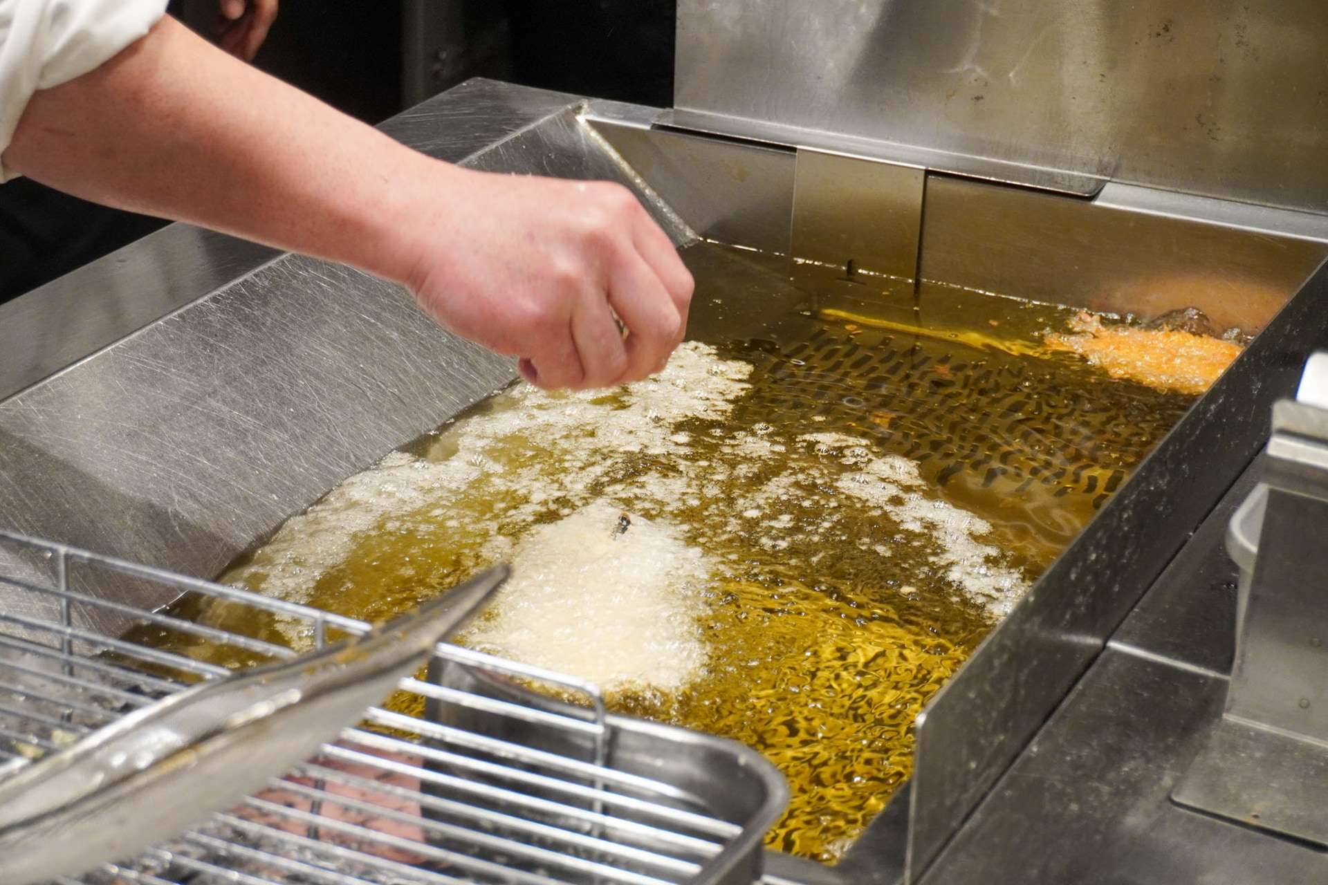 フライヤーで揚げる