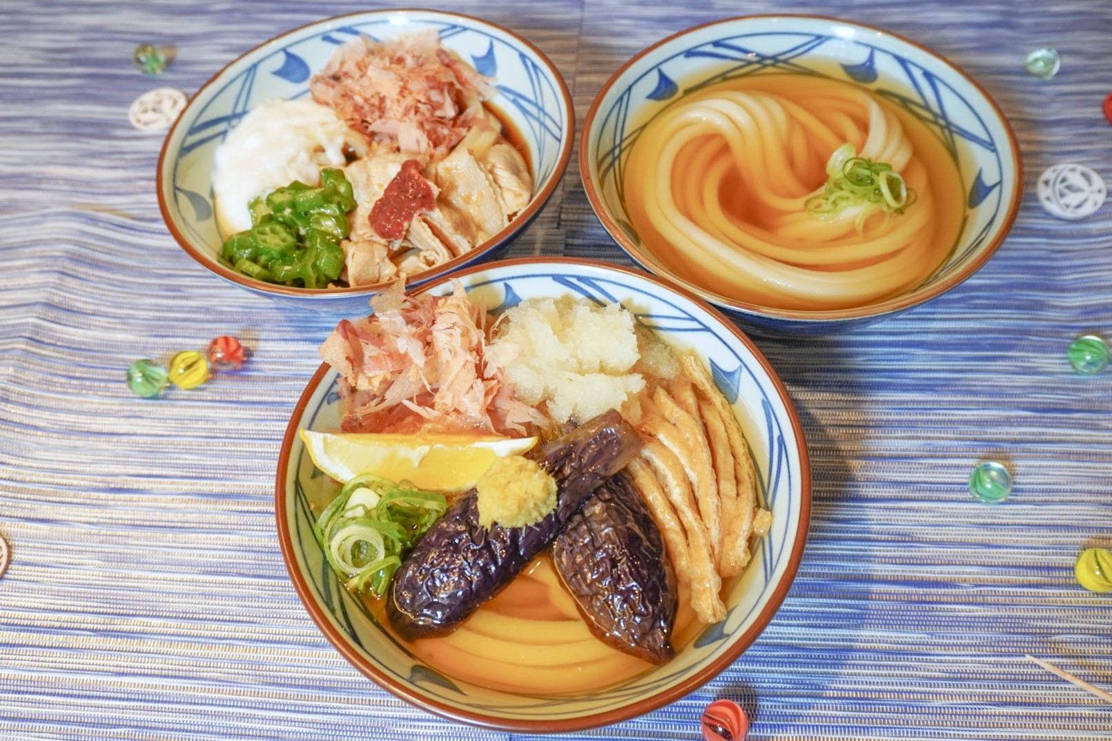 丸亀製麺の「なすおろし冷かけうどん」「冷かけうどん」「梅とろろ豚しゃぶぶっかけうどん」