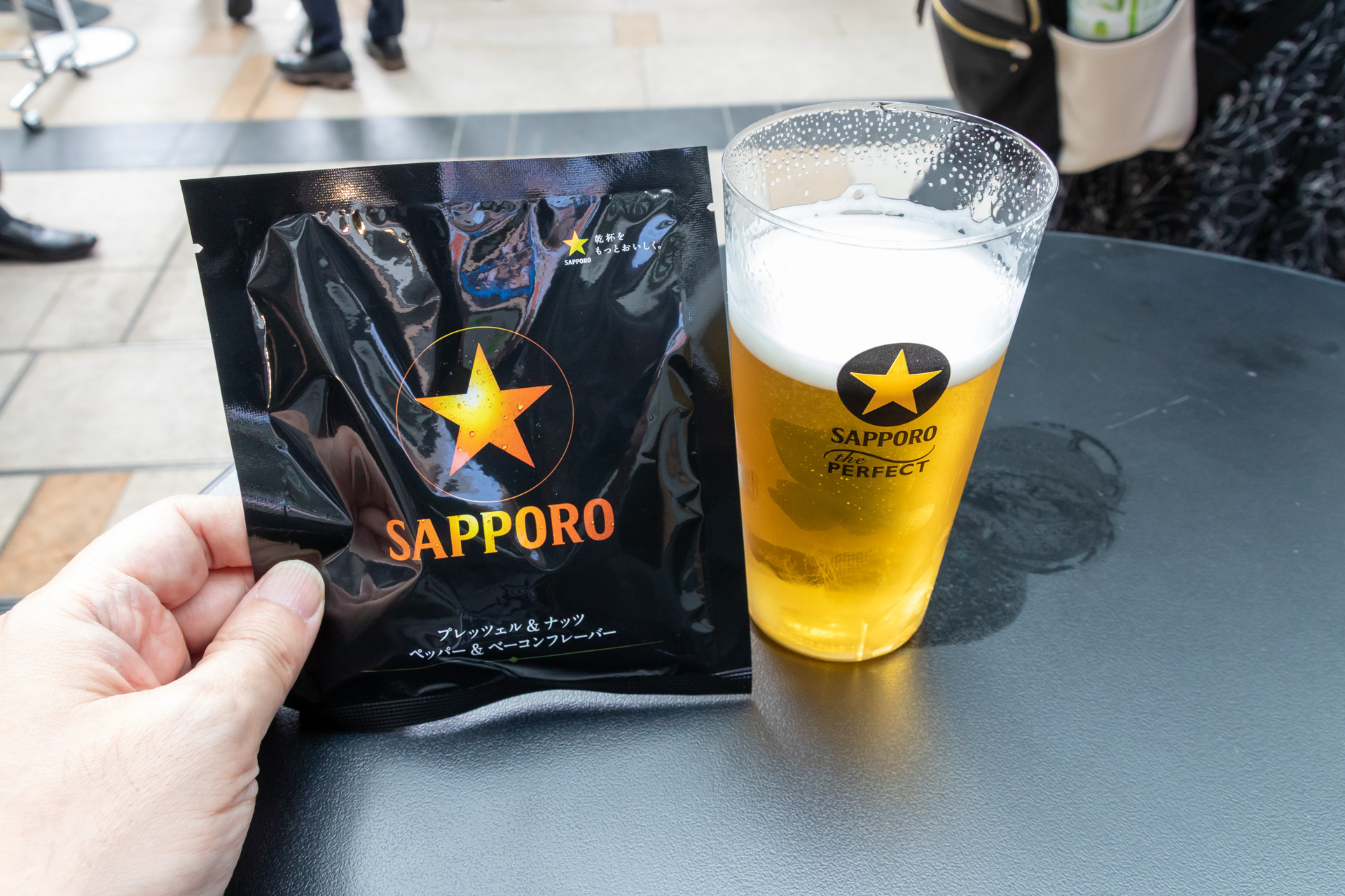 プレッツェル＆ナッツはペッパー＆ベーコン味なので、ビールによく合う