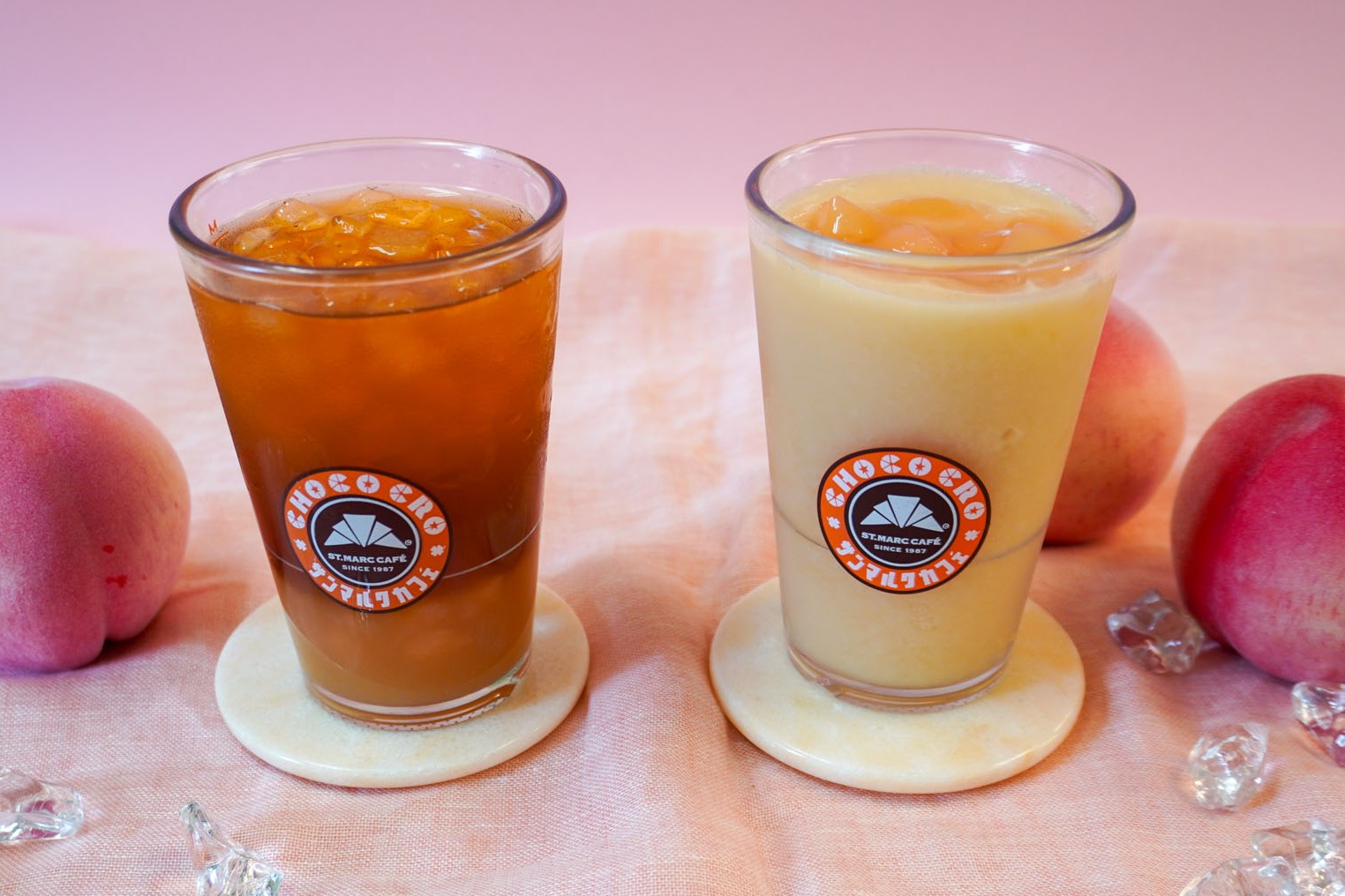 濃密ピーチスムージー（右）、濃密ピーチティー（左）