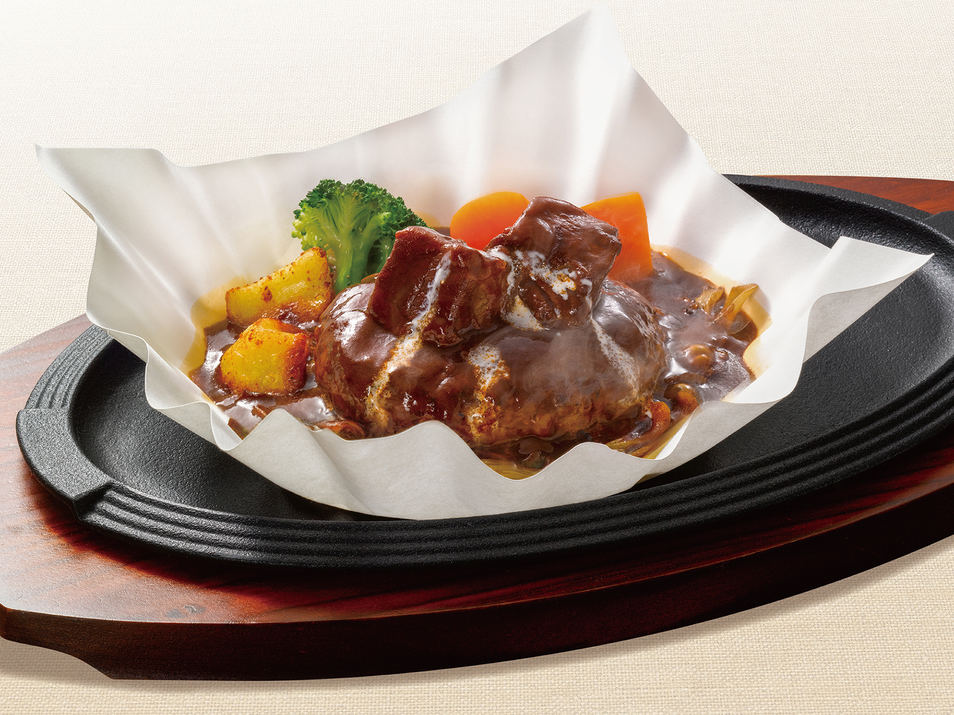 「ビーフシチューハンバーグ」（2013円）