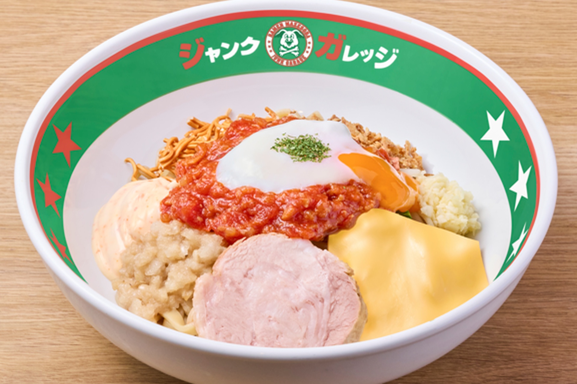 ジャンクガレッジの「うまトマまぜそば」