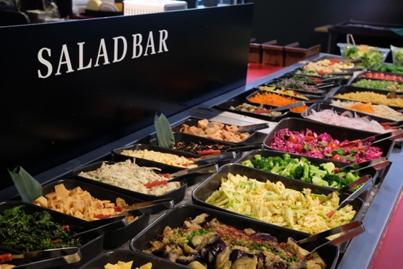 45品のサラダバー付き