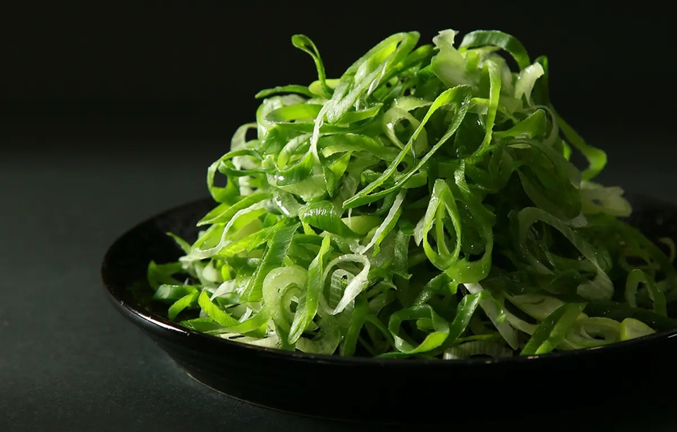 シャキシャキの九条ねぎを2倍に増量してトッピング