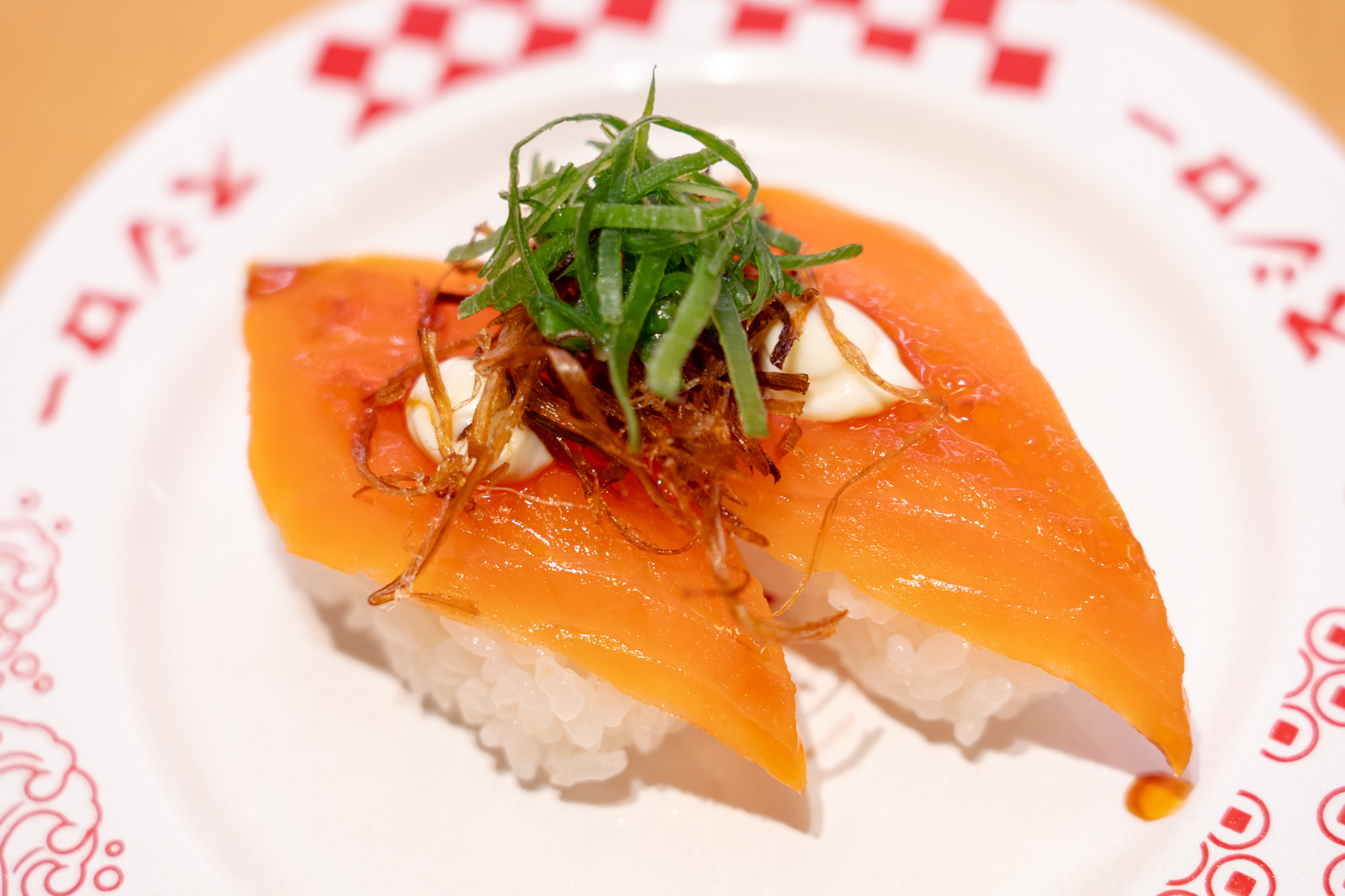 スターレイルコラボ限定ピック付きマーラー風サーモン 揚げネギ添え