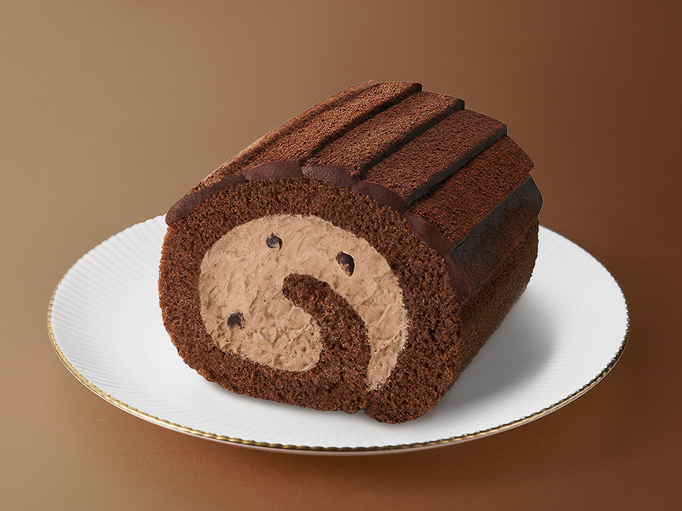 ロールケーキの上面に生チョコを絞り仕上げた「プレミアムショコラロール」