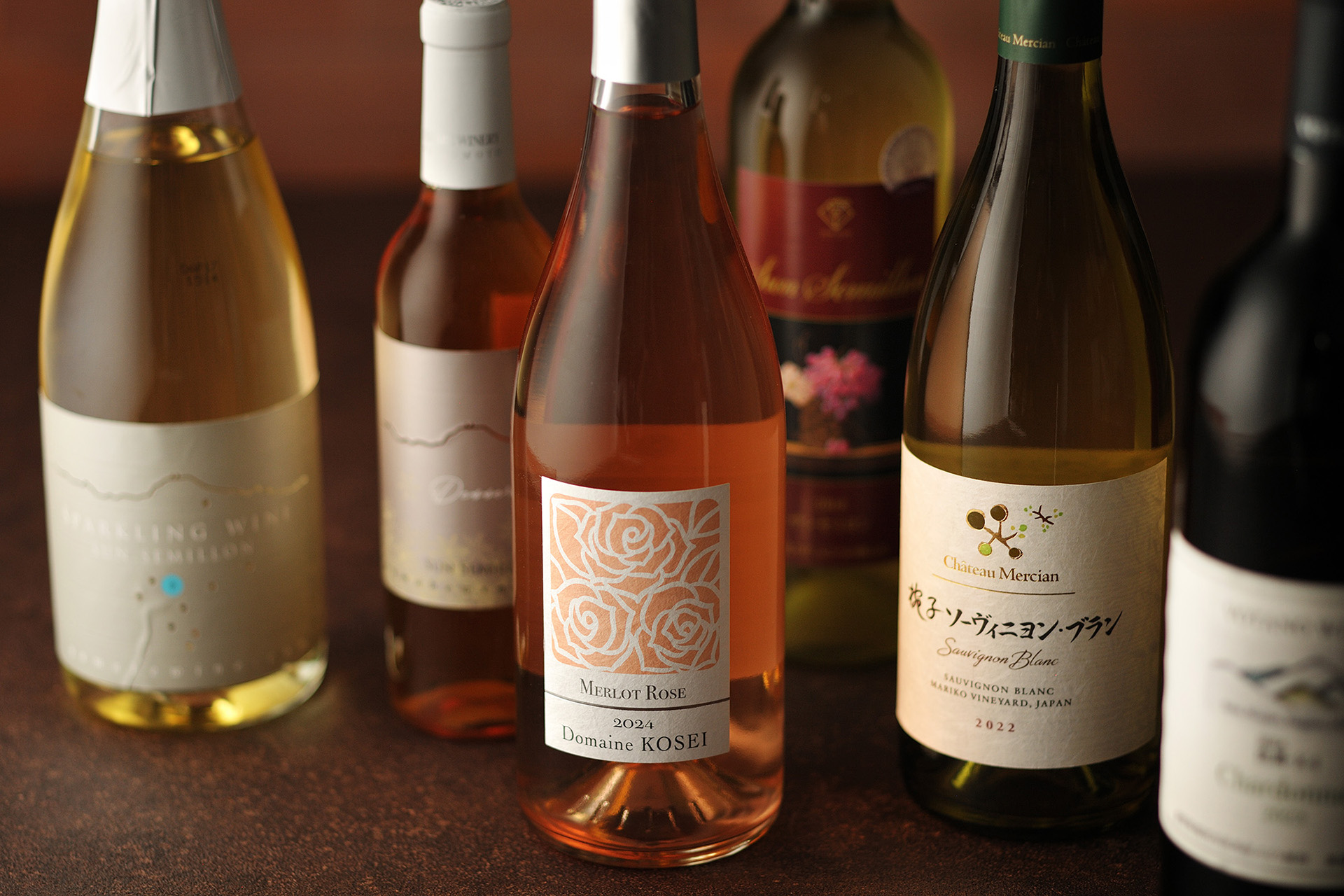 地元信州のワイナリーから取り寄せた銘柄が楽しめる