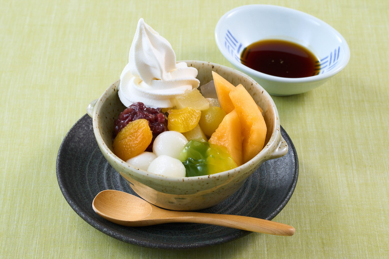 赤肉メロンのソフト白玉あんみつ