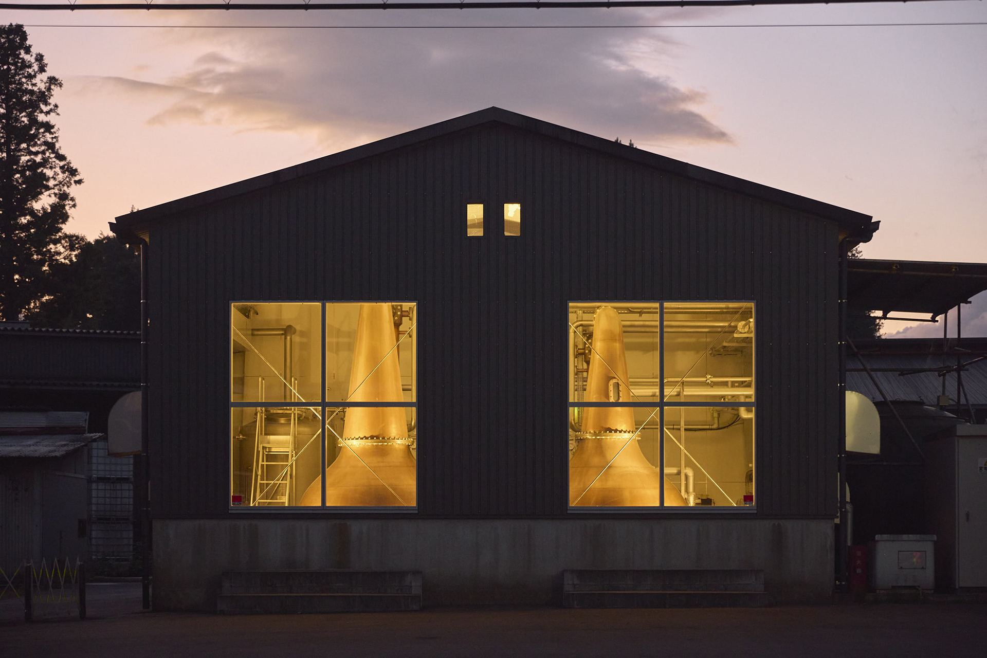 大正期から醤油蔵や酒販業を営んできた津崎商事が2021年に設立