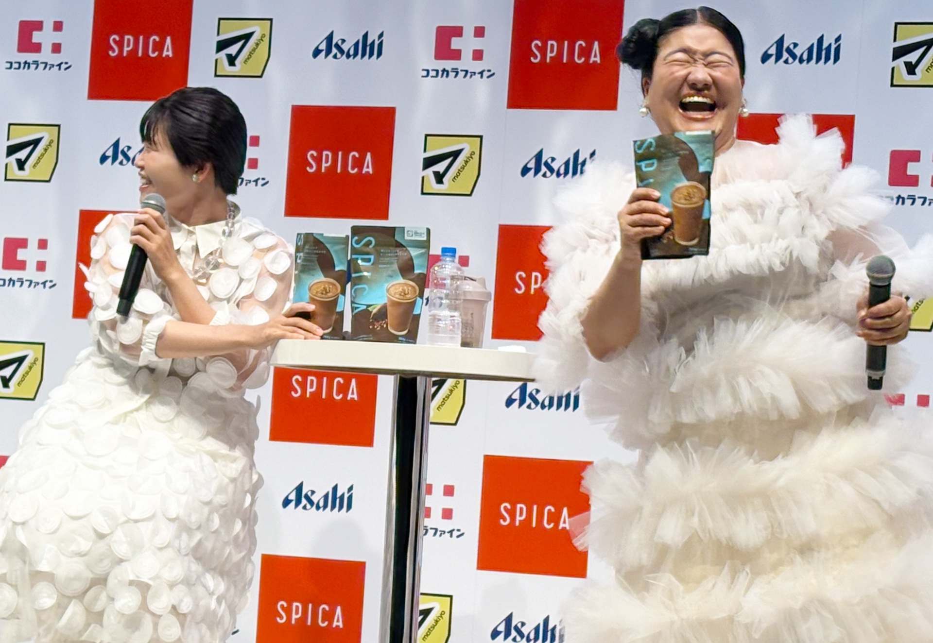 ガンバレルーヤ（左からまひるさん、よしこさん）