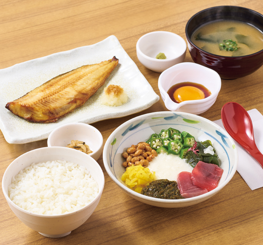 「～8種の彩り～アカモクねばとろとしまほっけの定食」（1290円）