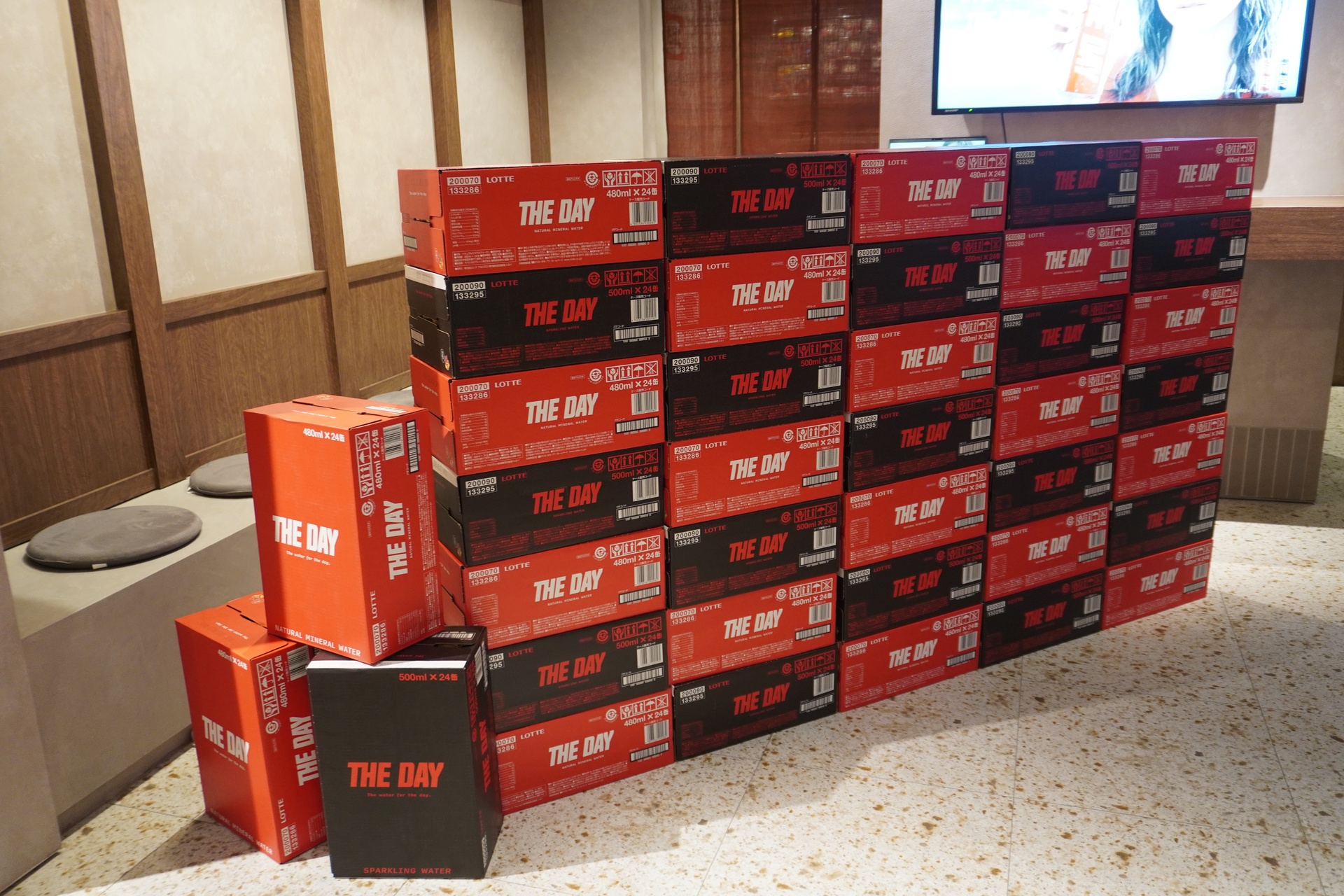 箱のパッケージもかっこいいデザインに