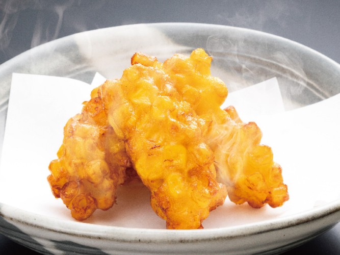 「とうもろこしの香ばし揚げ」（407円）