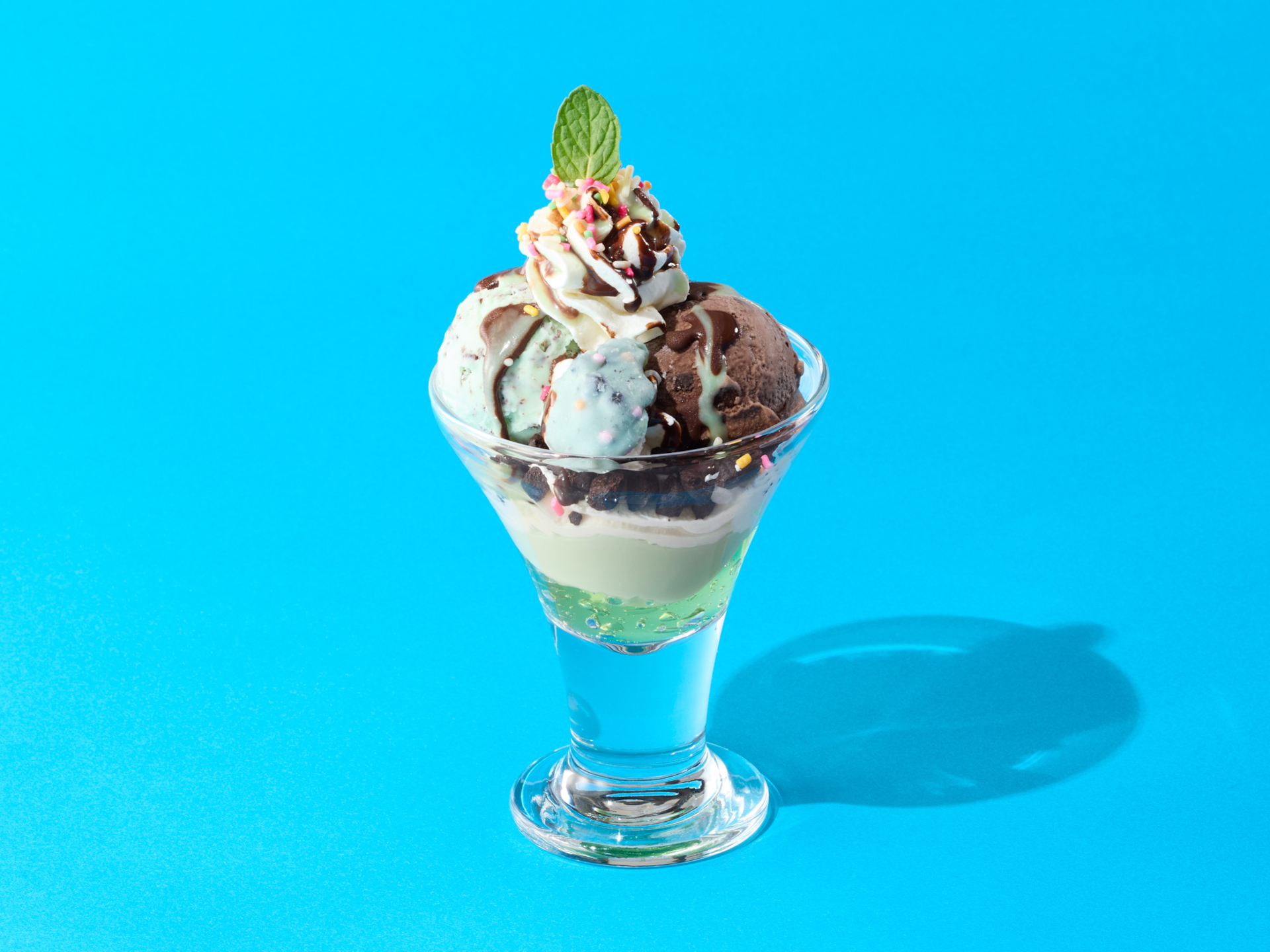 「ミニ！チョコミン党パフェ」（539円）