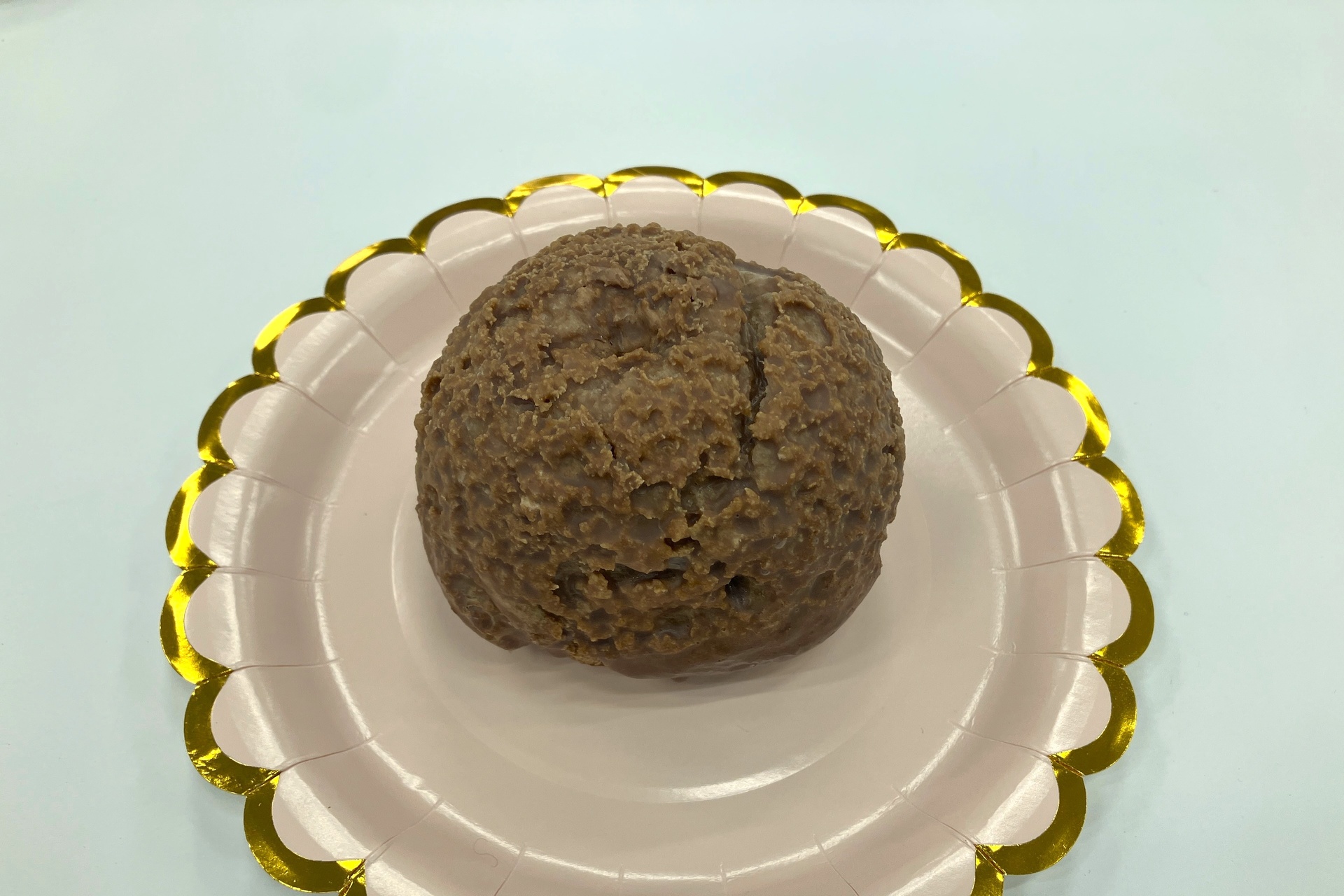 試食した「ザクほろシュー（チョコクリーム）」