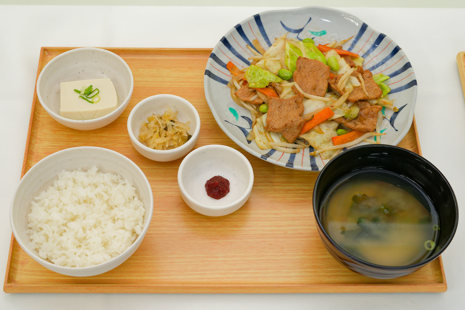 「大豆ミートの野菜炒め定食」（960円）