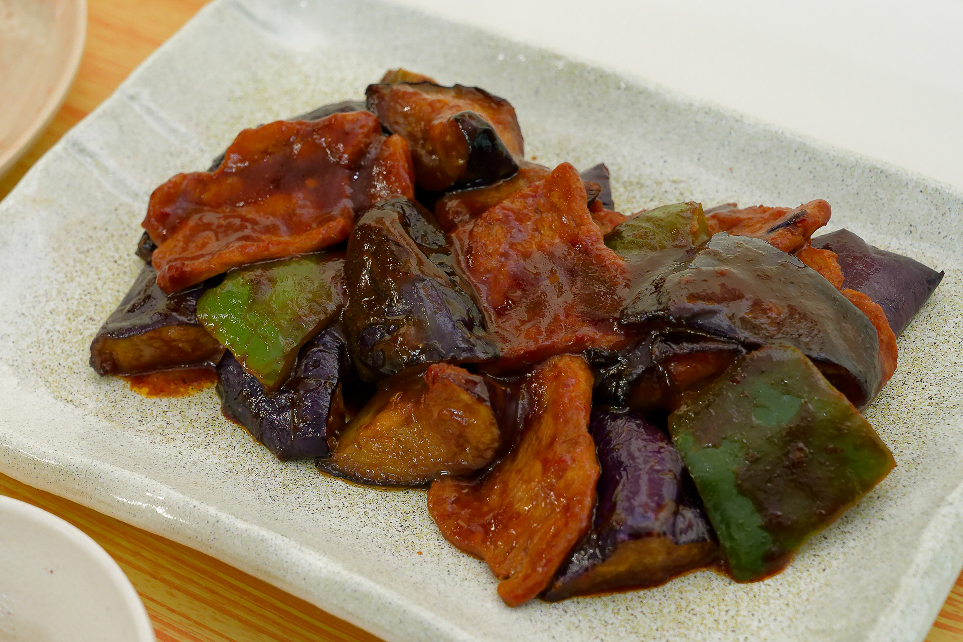 「大豆ミートのなすと焼き魚の定食」（1170円）