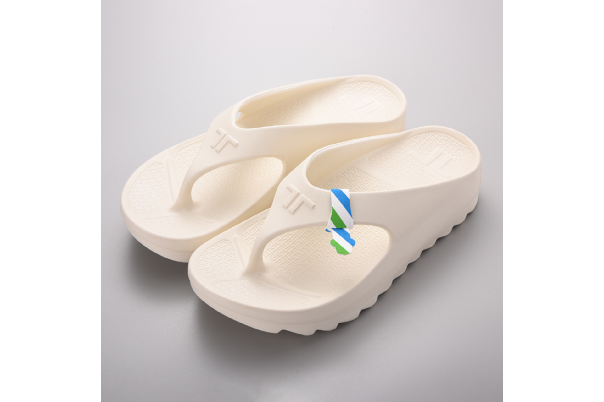 ファミマ「FamilyMart x TELIC W-FLIP SHARK」