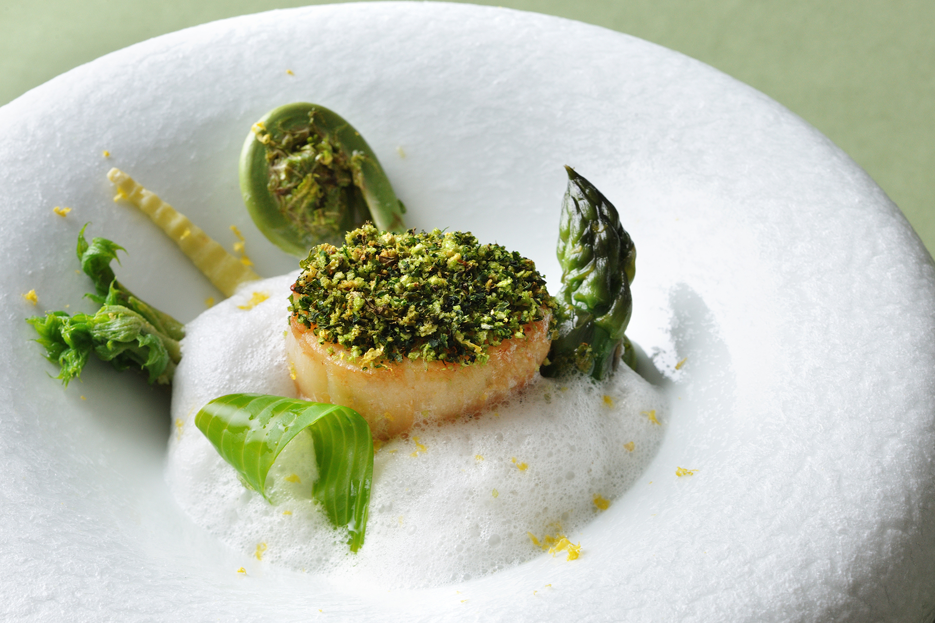 リゾナーレトマム「OTTO SETTE TOMAMU」春限定ディナーコースの「ホタテ貝と春野菜のズッパ」
