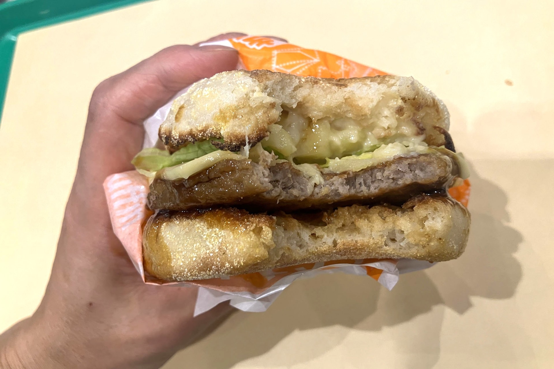 試食で提供された「北海道じゃがチーズてりやきマフィン」