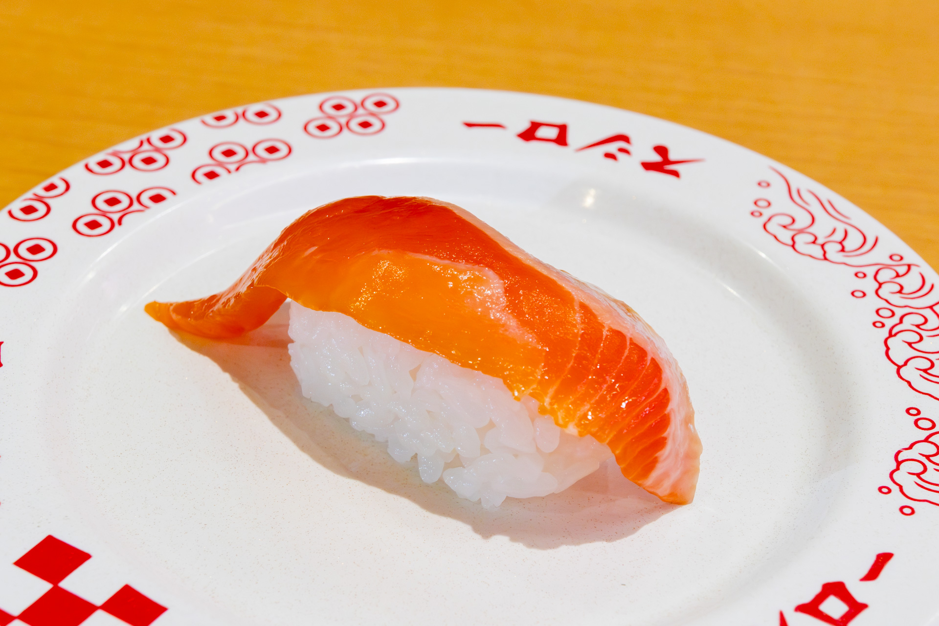 「青森産 漬け生サーモン」（110円～）