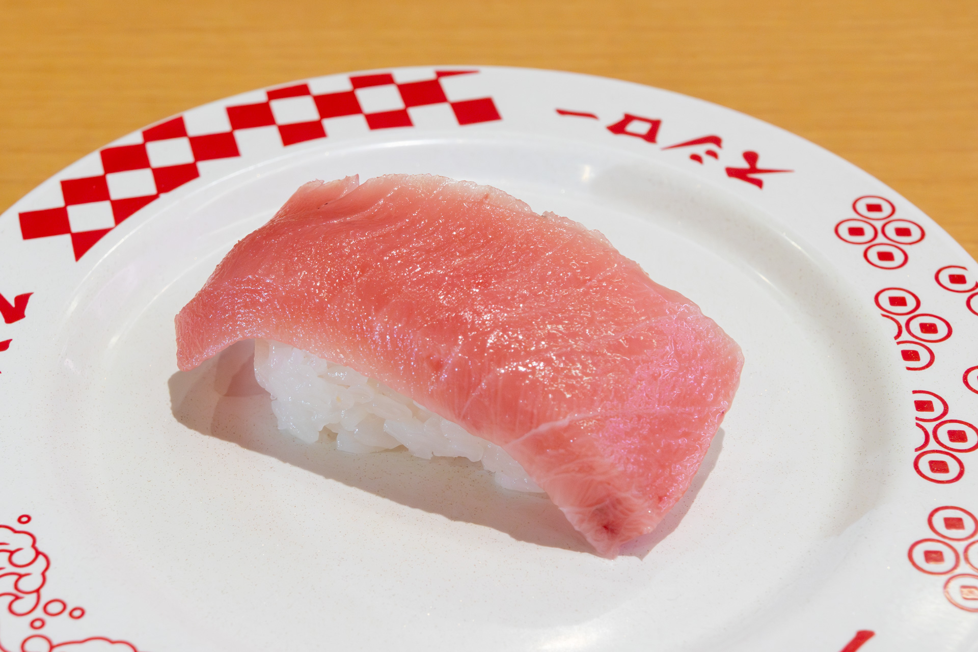 「本鮪中とろ」（120円～）