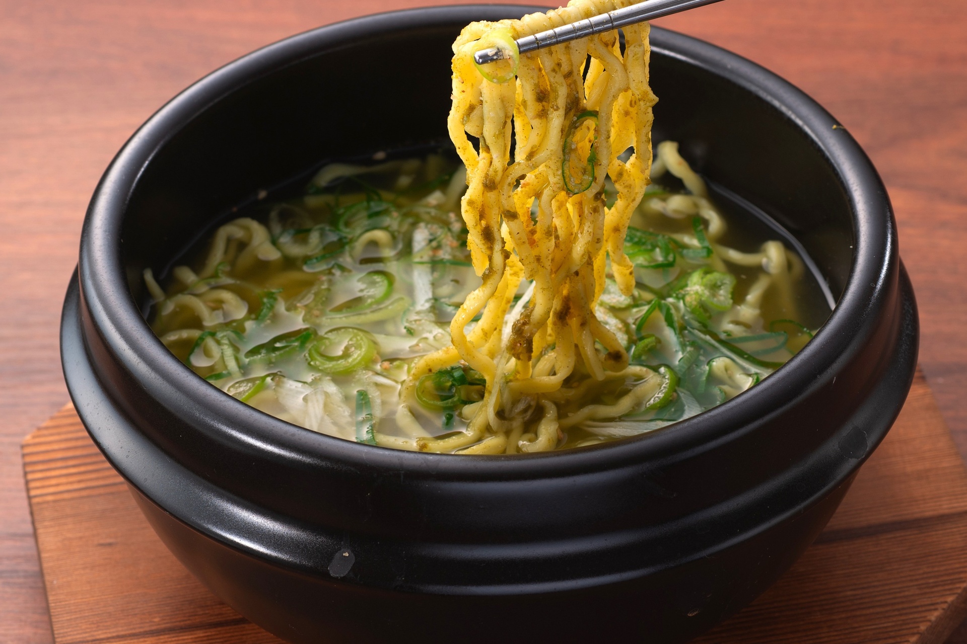 石鍋ごまねぎ青唐ラーメン