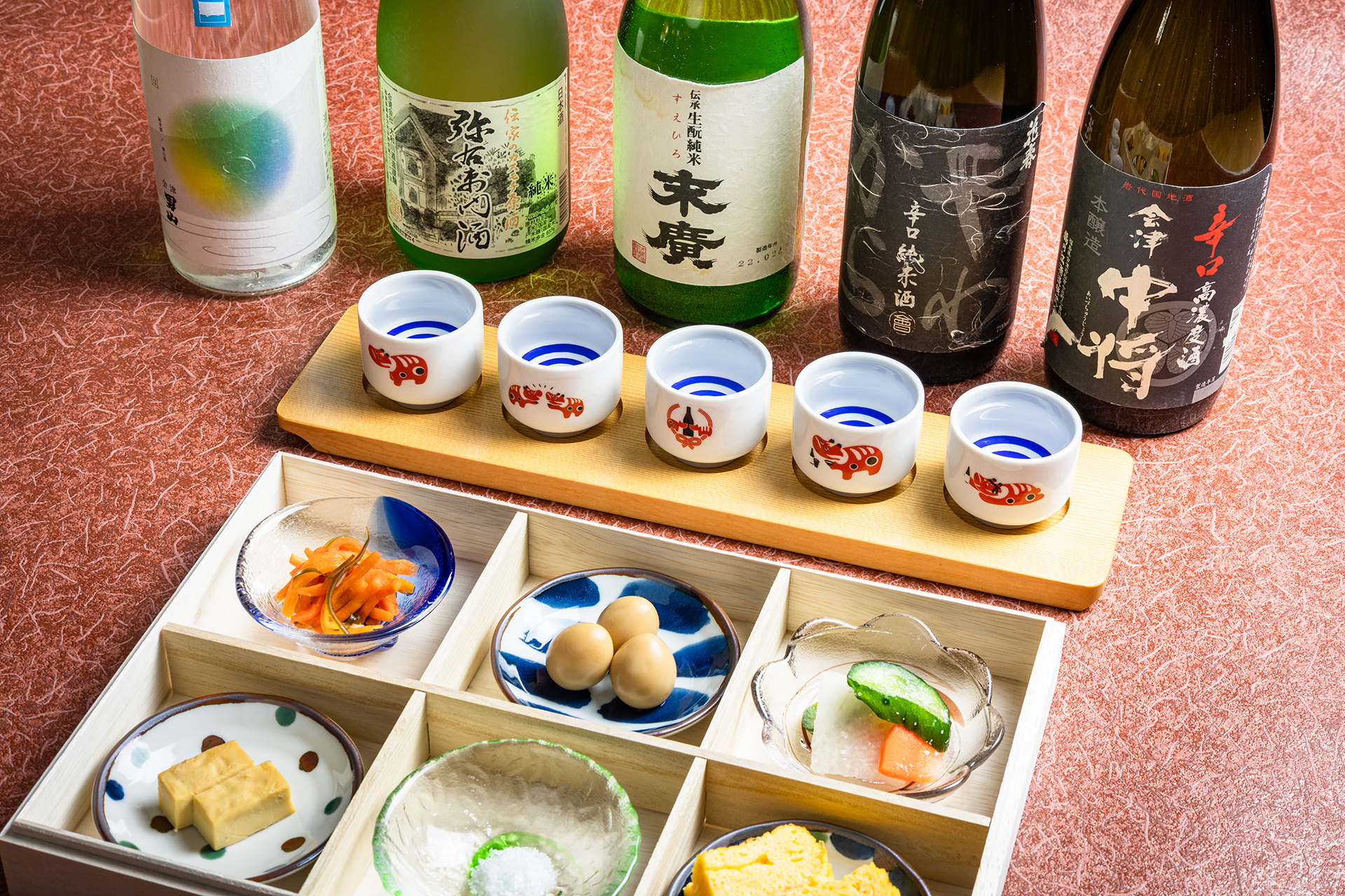 日本酒とおつまみがセットになった「ノムリエ品評セット」