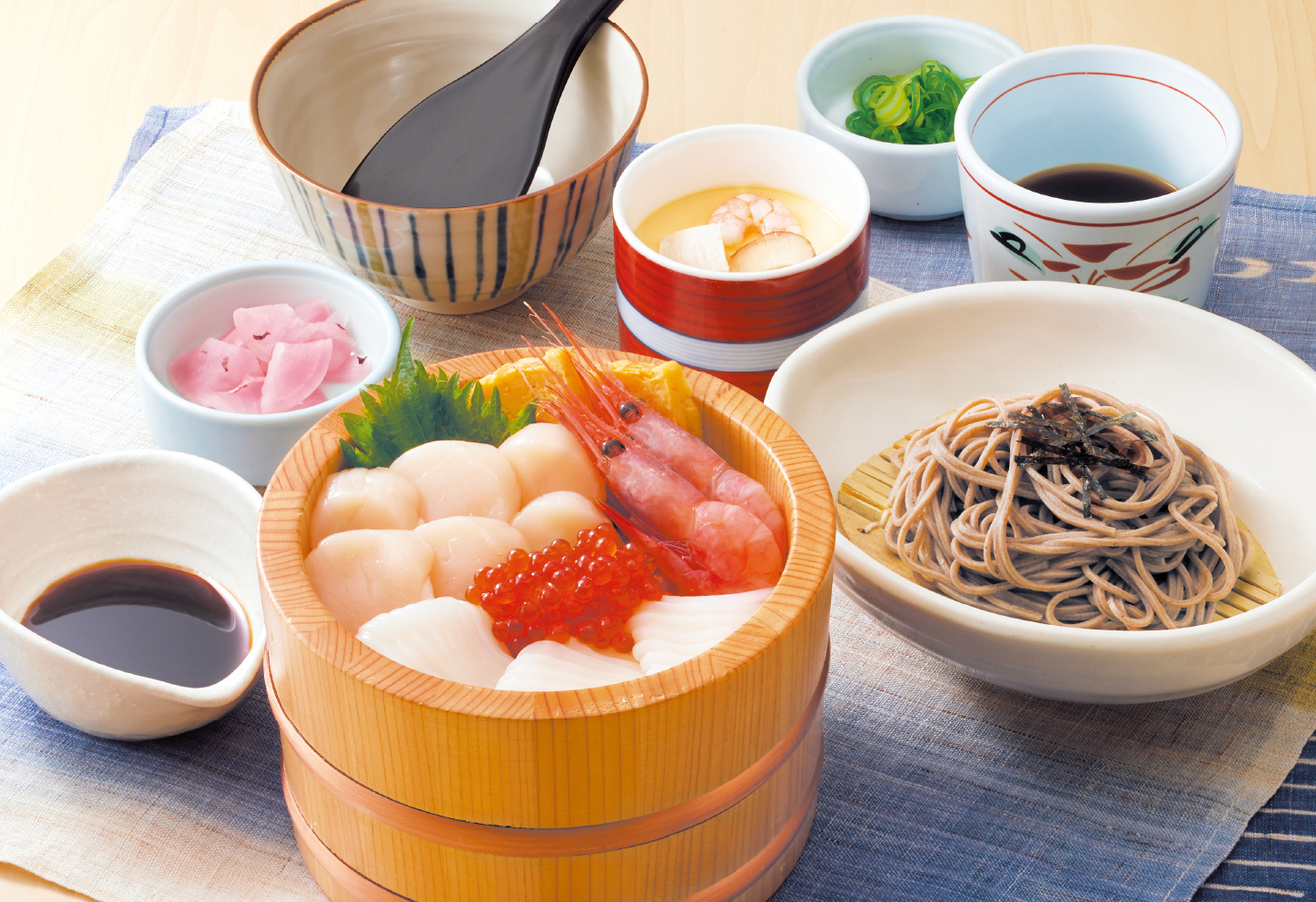 「北海海鮮丼セット」（2748円）