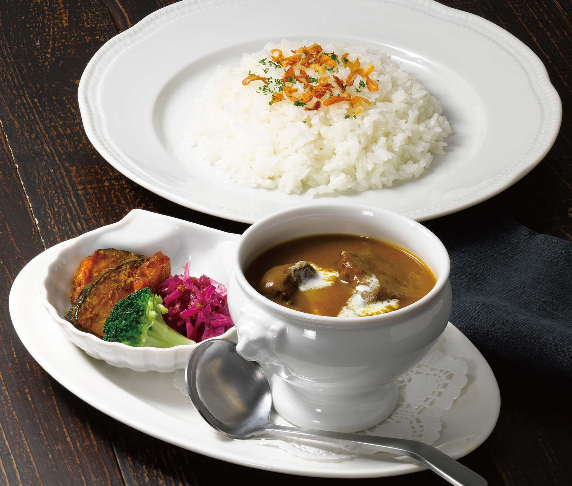 「黒毛和牛とゴーダチーズの欧風カレー」（3179円）