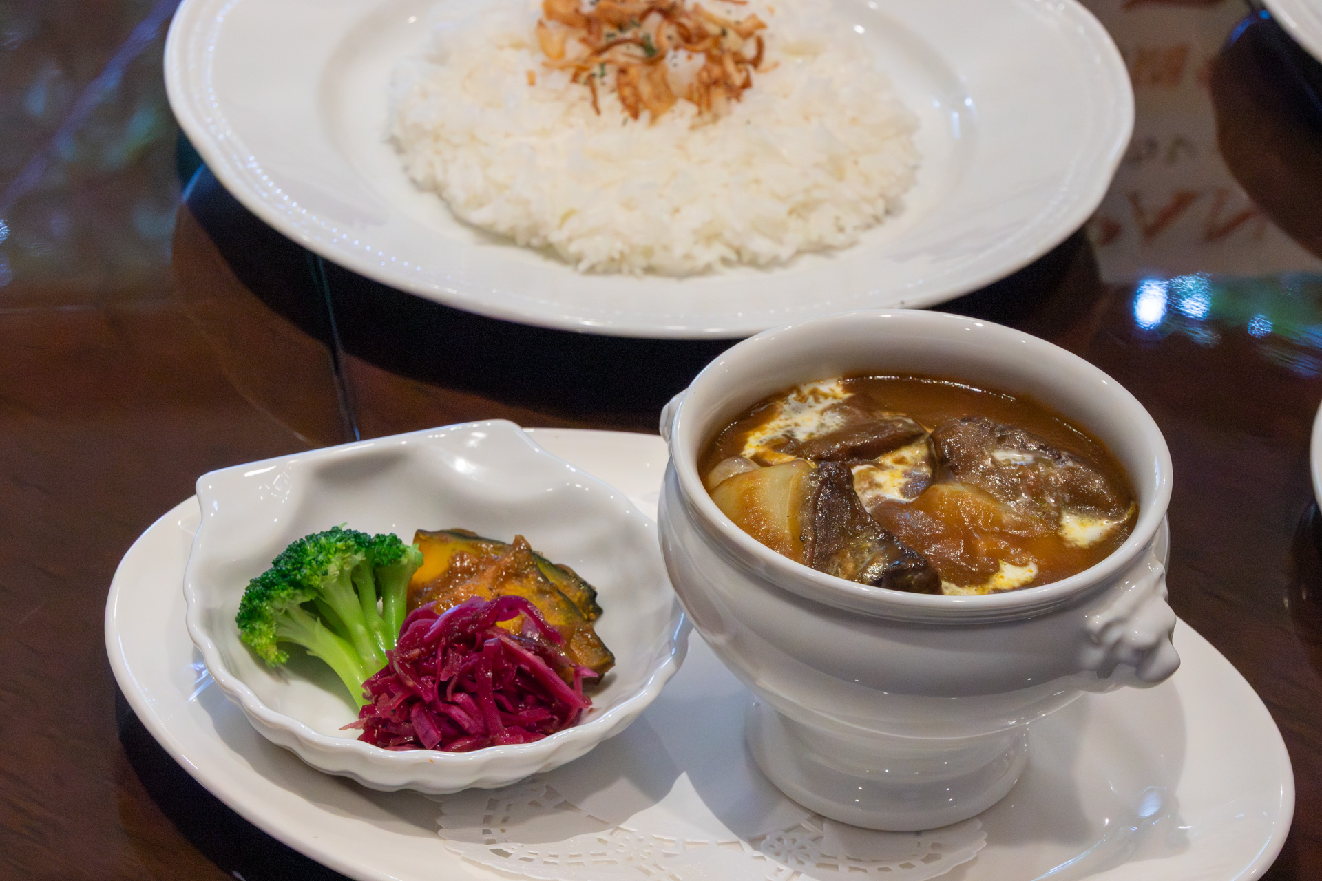 「黒毛和牛とゴーダチーズの欧風カレー」