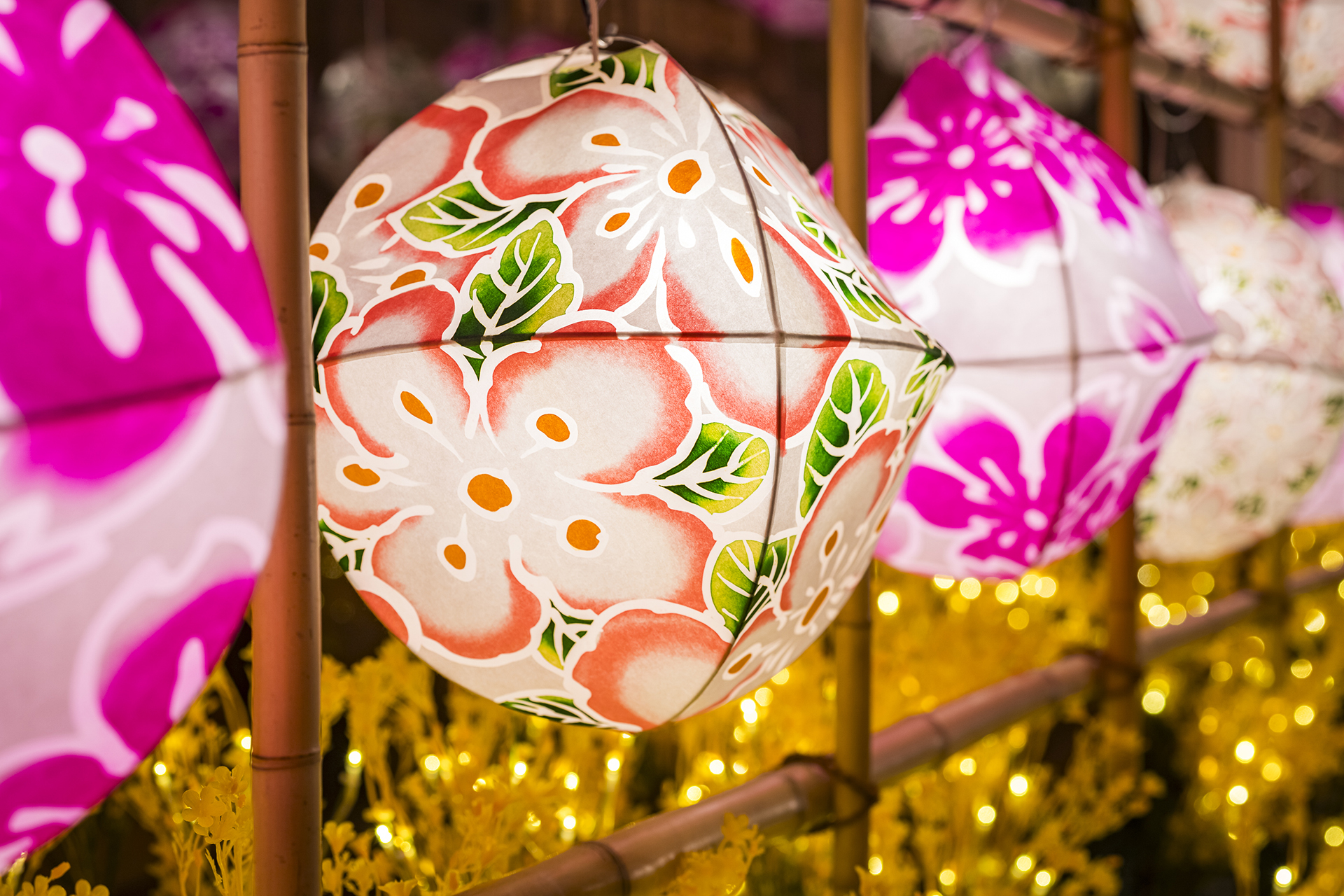 りんごの花型灯篭