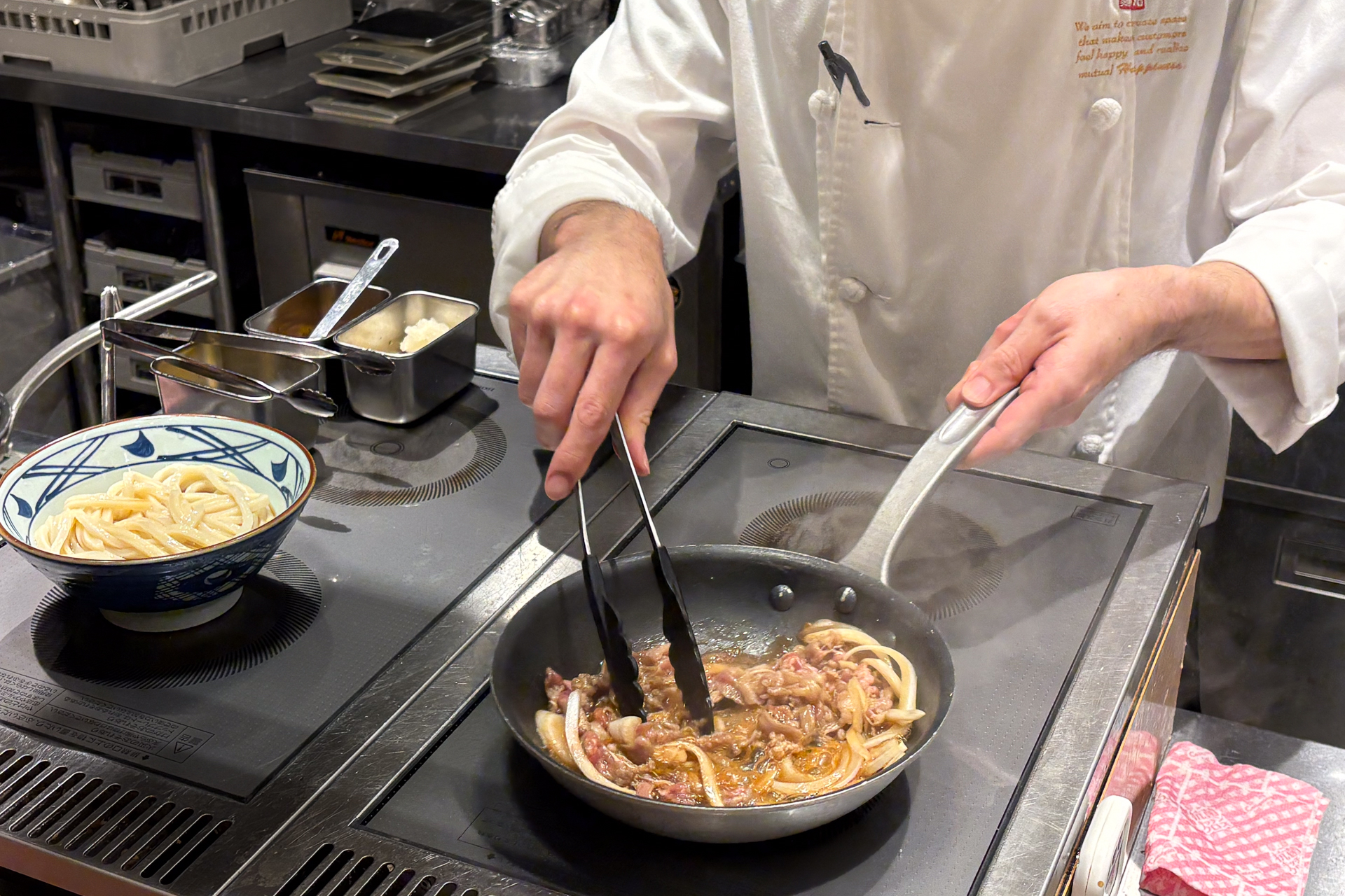 「鬼おろし肉ぶっかけうどん」調理工程