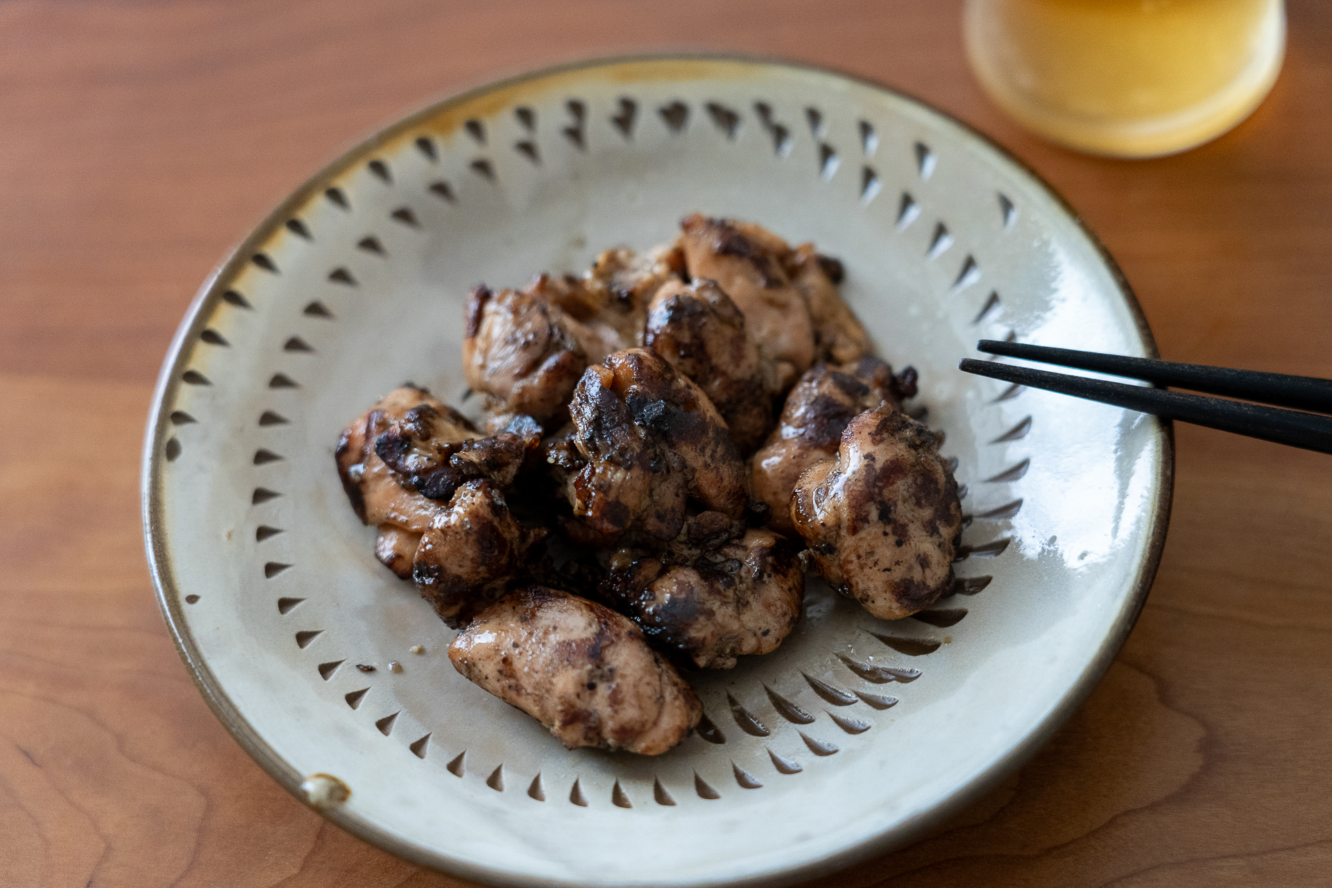 鶏の「ふりそで」は手羽元と胸肉のあいだにある肩肉のこと。食べやすい一口サイズなのもGoodでした