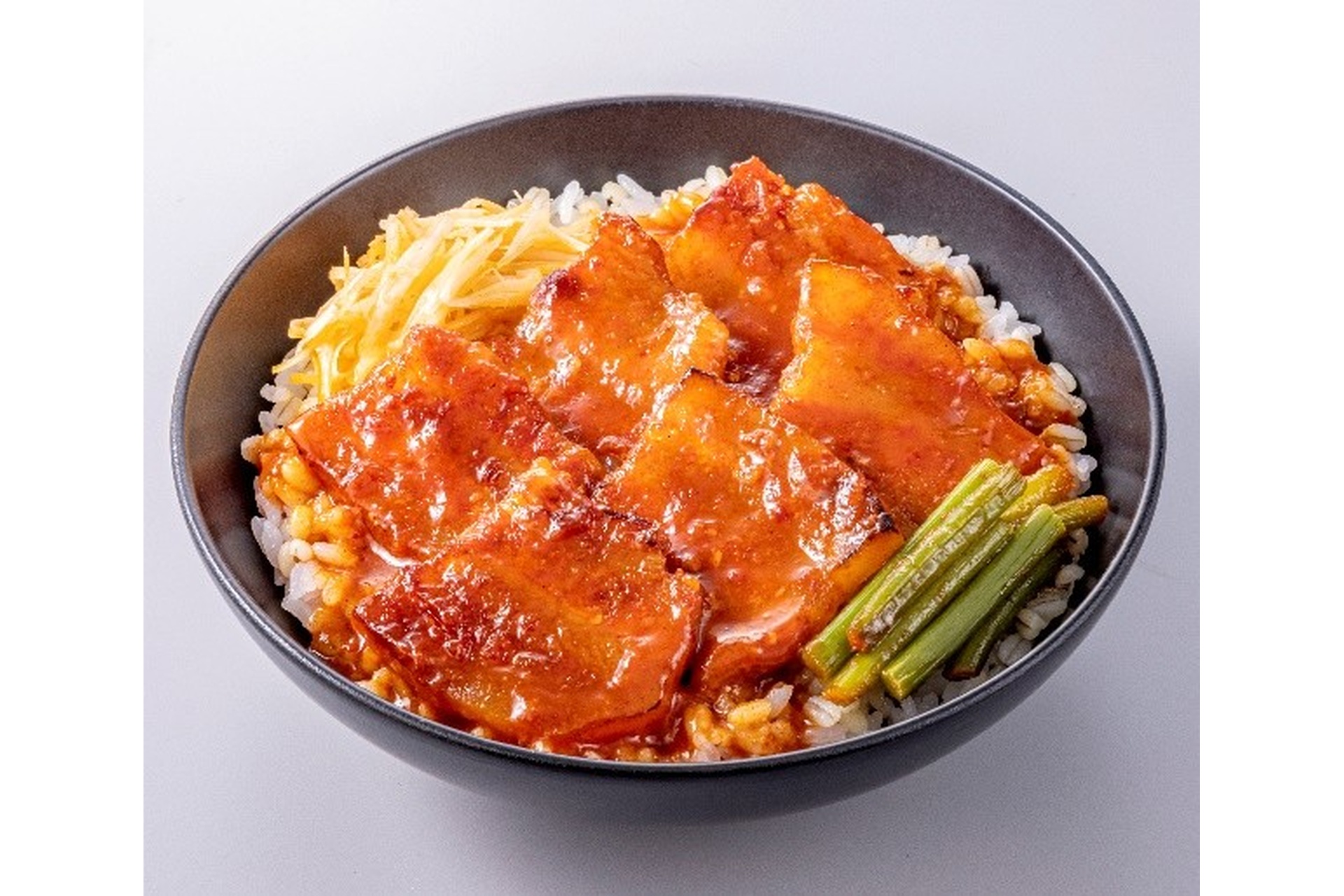 旨辛コチュジャン サムギョプサル丼（もち麦）
