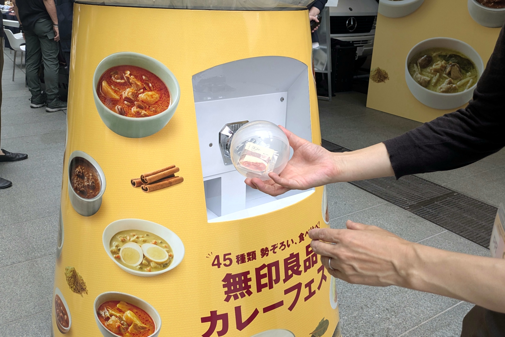 イベント限定のレトルトカレーステッカーが当たる