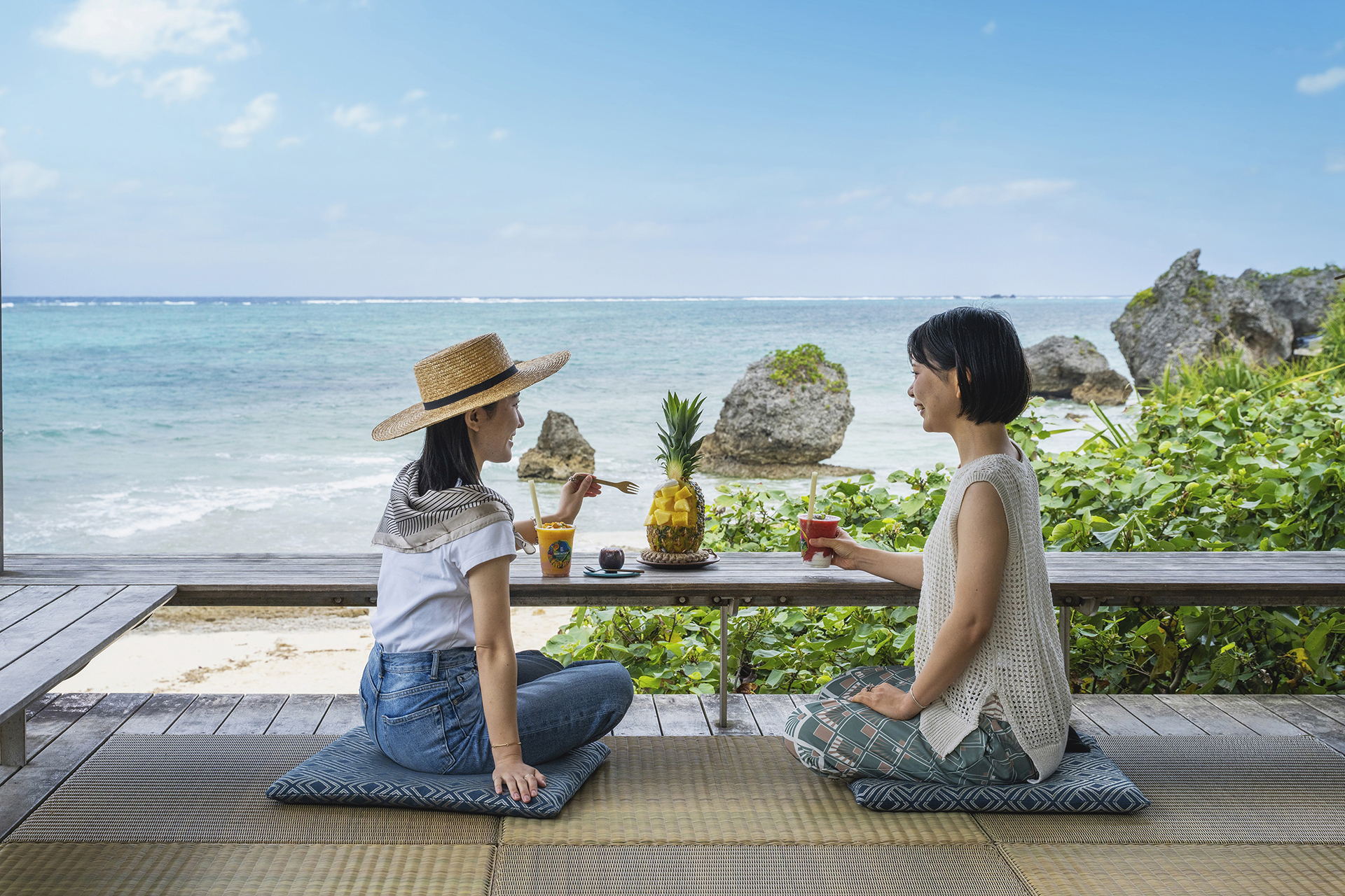 海辺のテラスで楽しめる