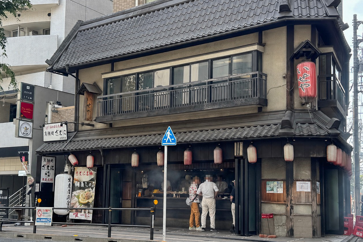 発表が行なわれた吉祥寺の老舗焼き鳥店「いせや総本店 本店」。「焼き鳥イコールラガービール」と語る斉藤茂規主任とのトークセッションも行なわれた