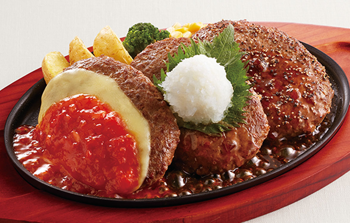 「ボリュームたっぷりトリプルハンバーグ」（1098円）