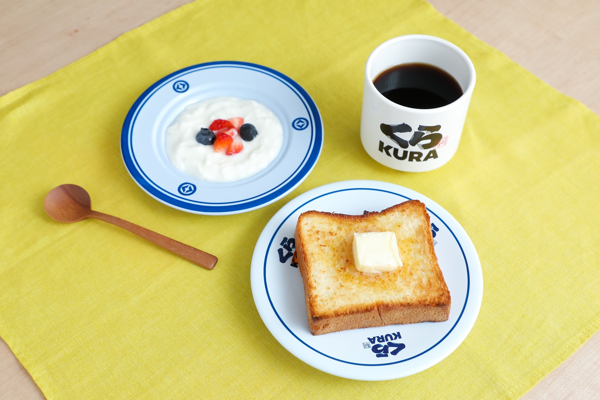 お皿2種と湯呑みの豪華3点セット（画像はイメージ）